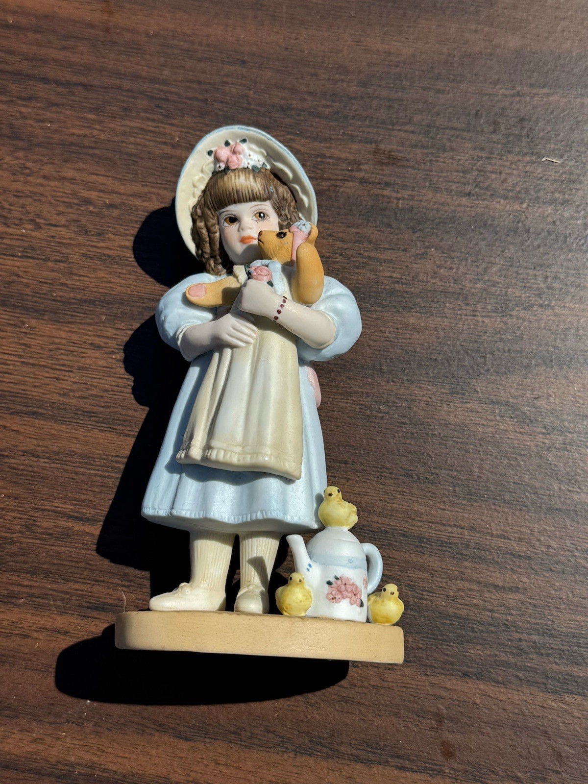 Melanie and Scarlett O’Hara – limited-edition porcelain figurine