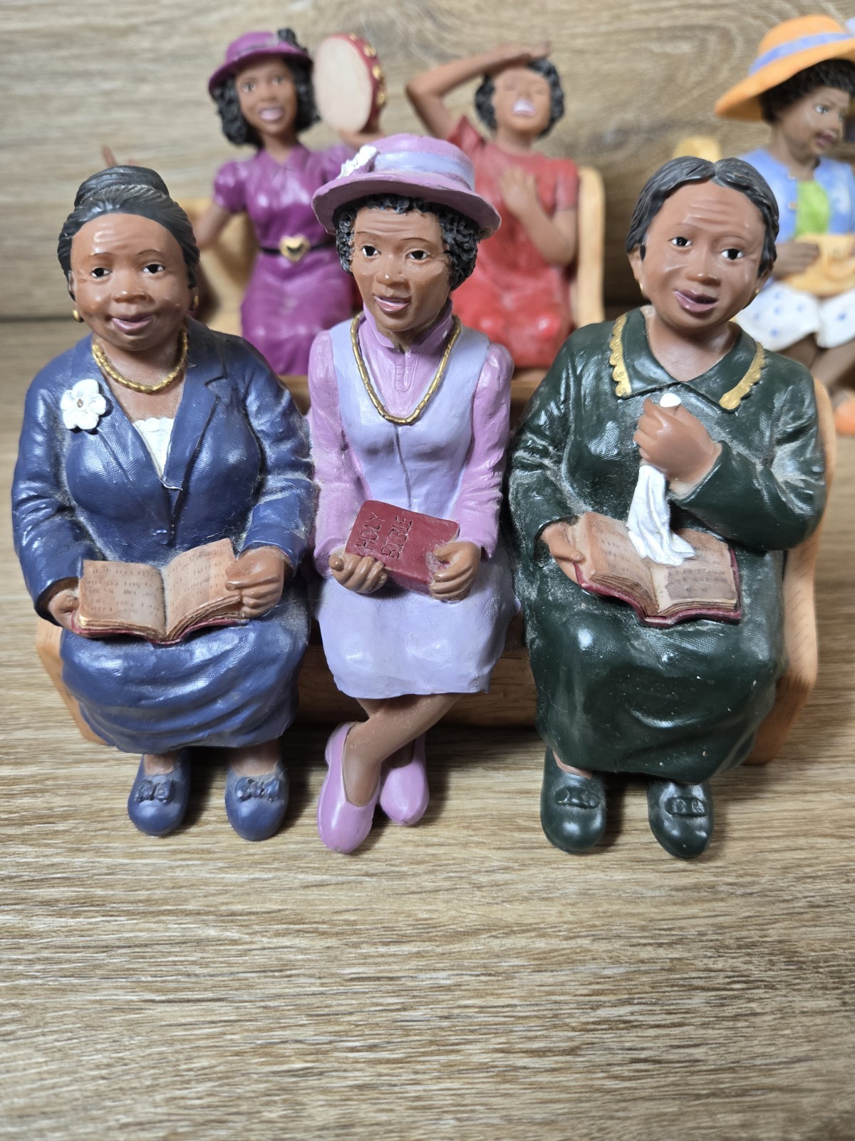 U.T.I Figurine African American Church Pew Lot Of 7 Figures. Family,Men, Ladies