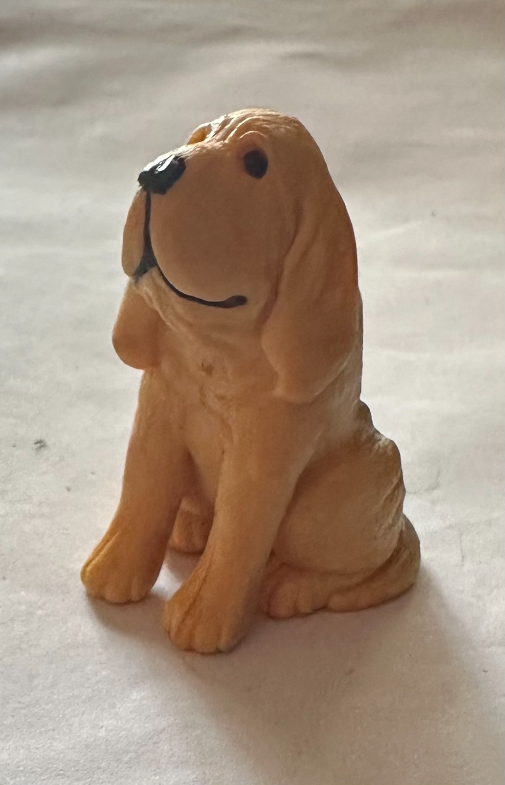Vintage Bloodhound figurine HTF 1.25″ x 1.75″ 1994