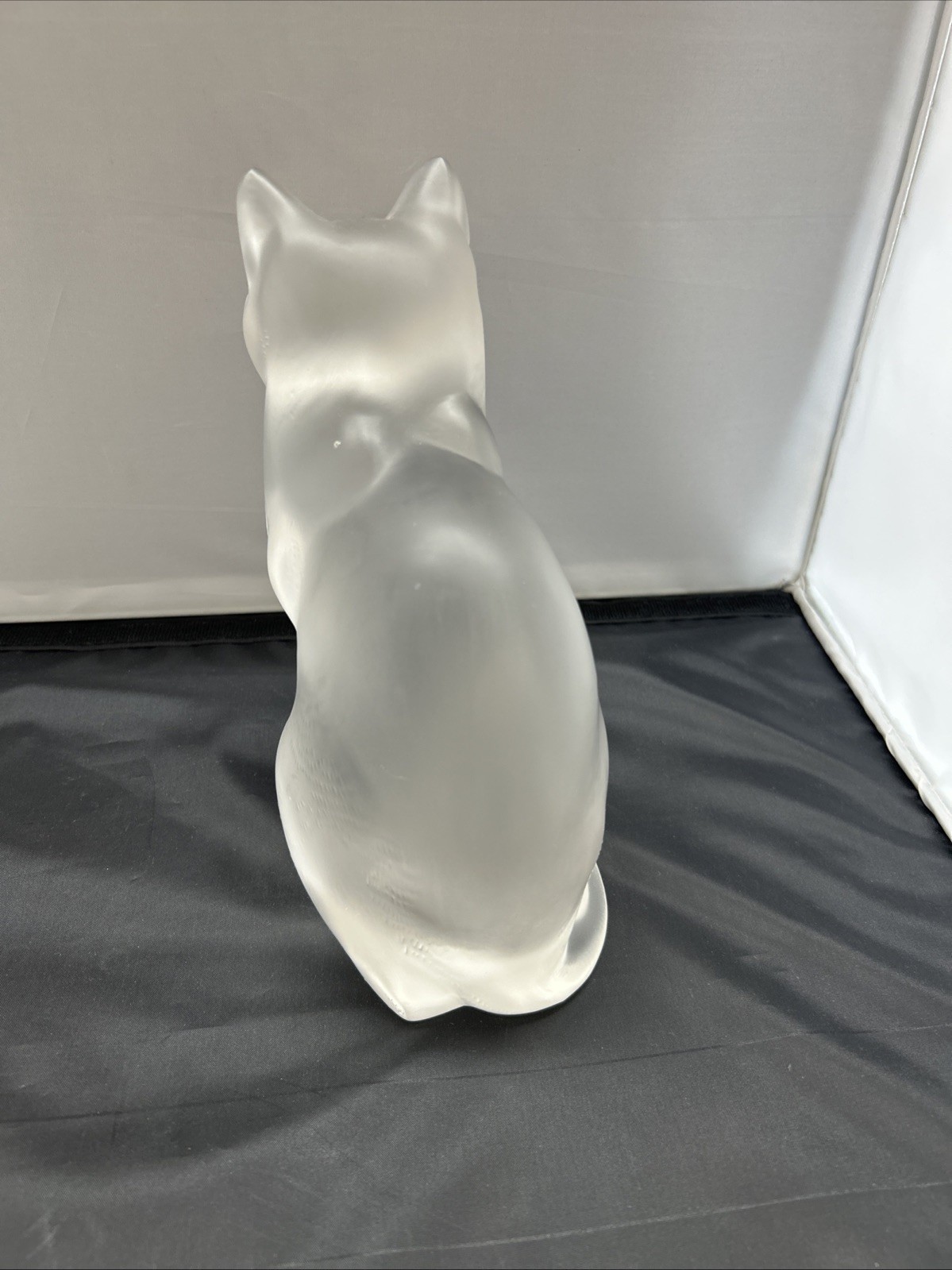 Lalique Crystal “Chat Assis” Frosted Sitting Cat Sculpture – Signed France