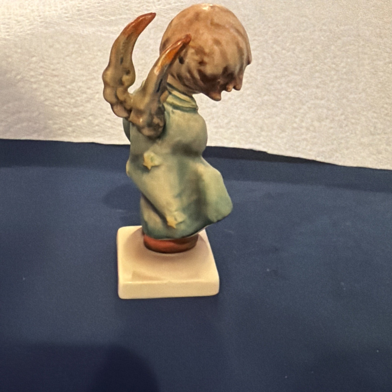 Goebel Hummel Figurine “Heavenly Angel” #21/0 No Box – RC 84 Wings Stars 5 7/8″