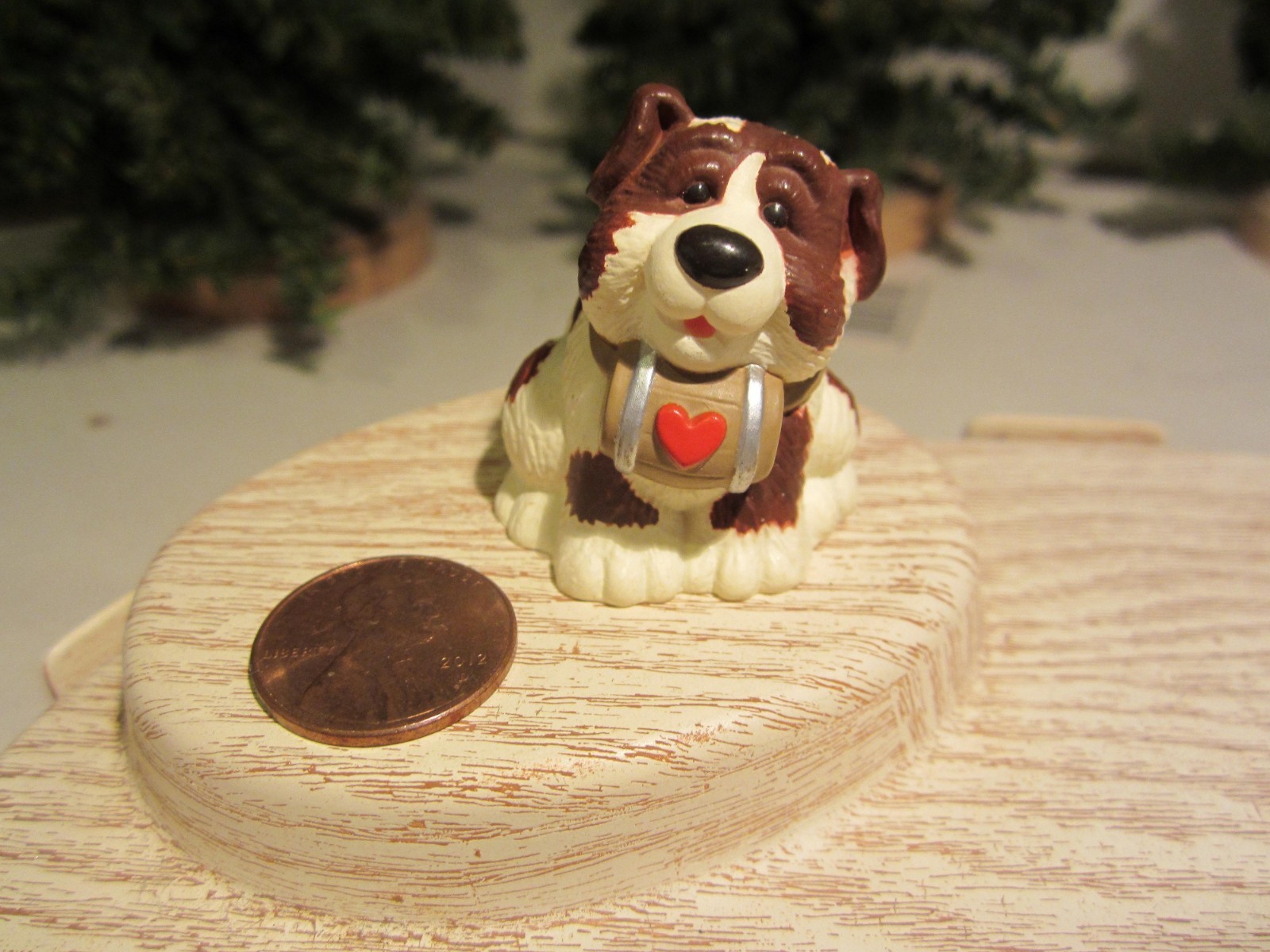 HALLMARK MERRY MINIATURE VALENTINE’S DAY ST BERNARD W HEART BARREL 1994 QSM8017