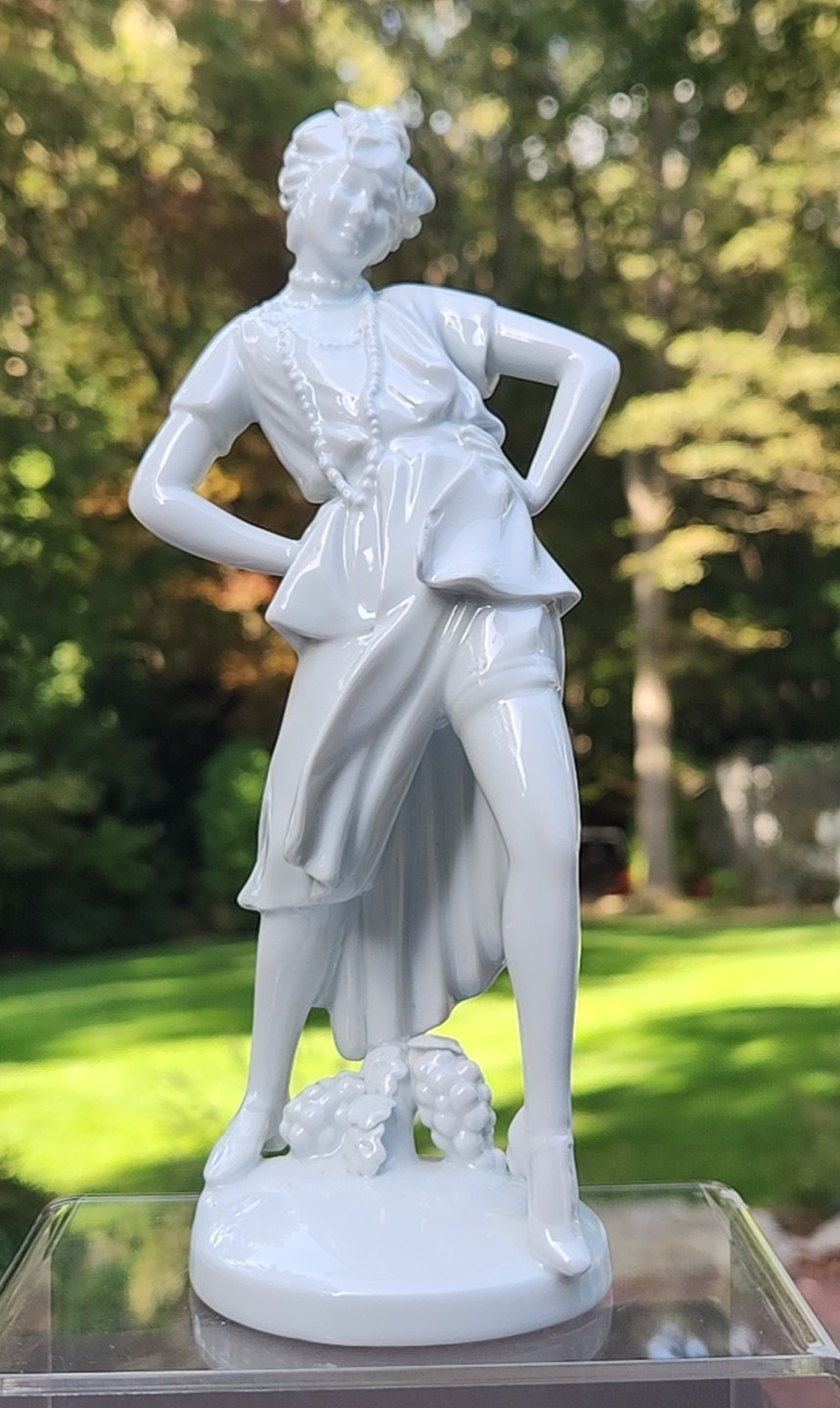 Vintage Augarten Wien Porcelain Lady Figure Figurine Porzellan Figur Vienna Read