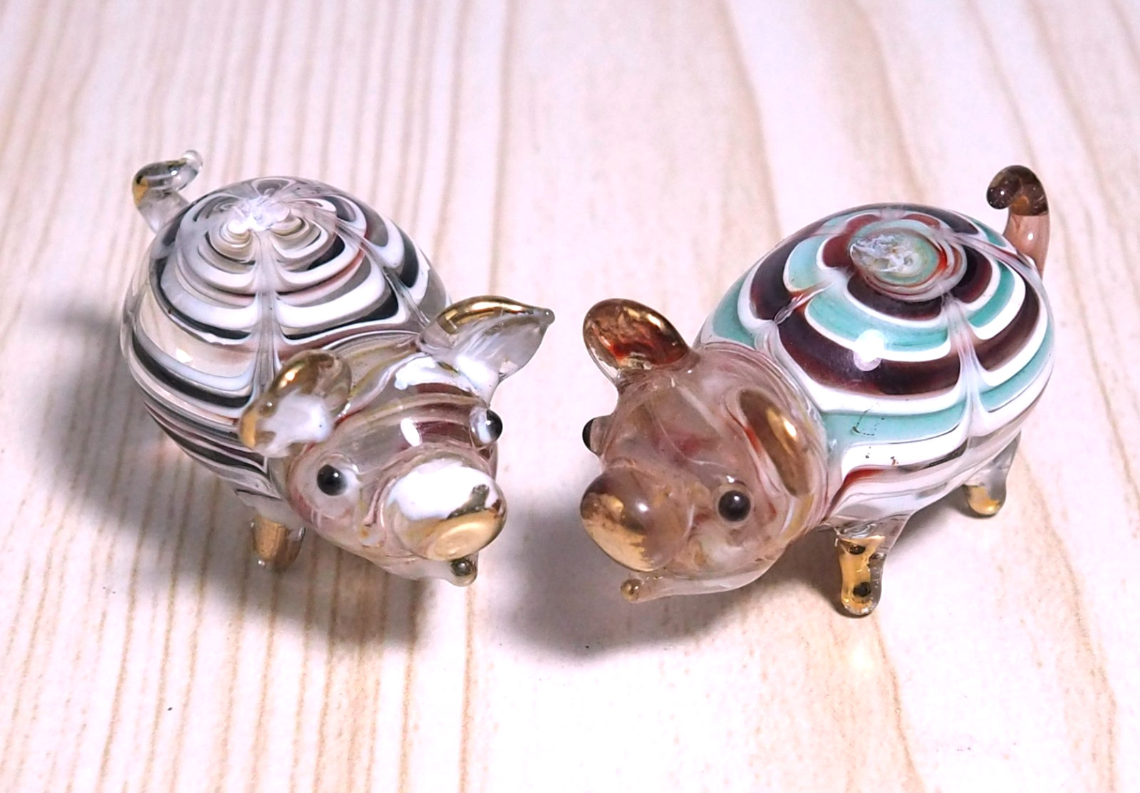 Pair of pig 2pcs figurine hand blown Art Glass gold trim 1.75 in GIFT decor