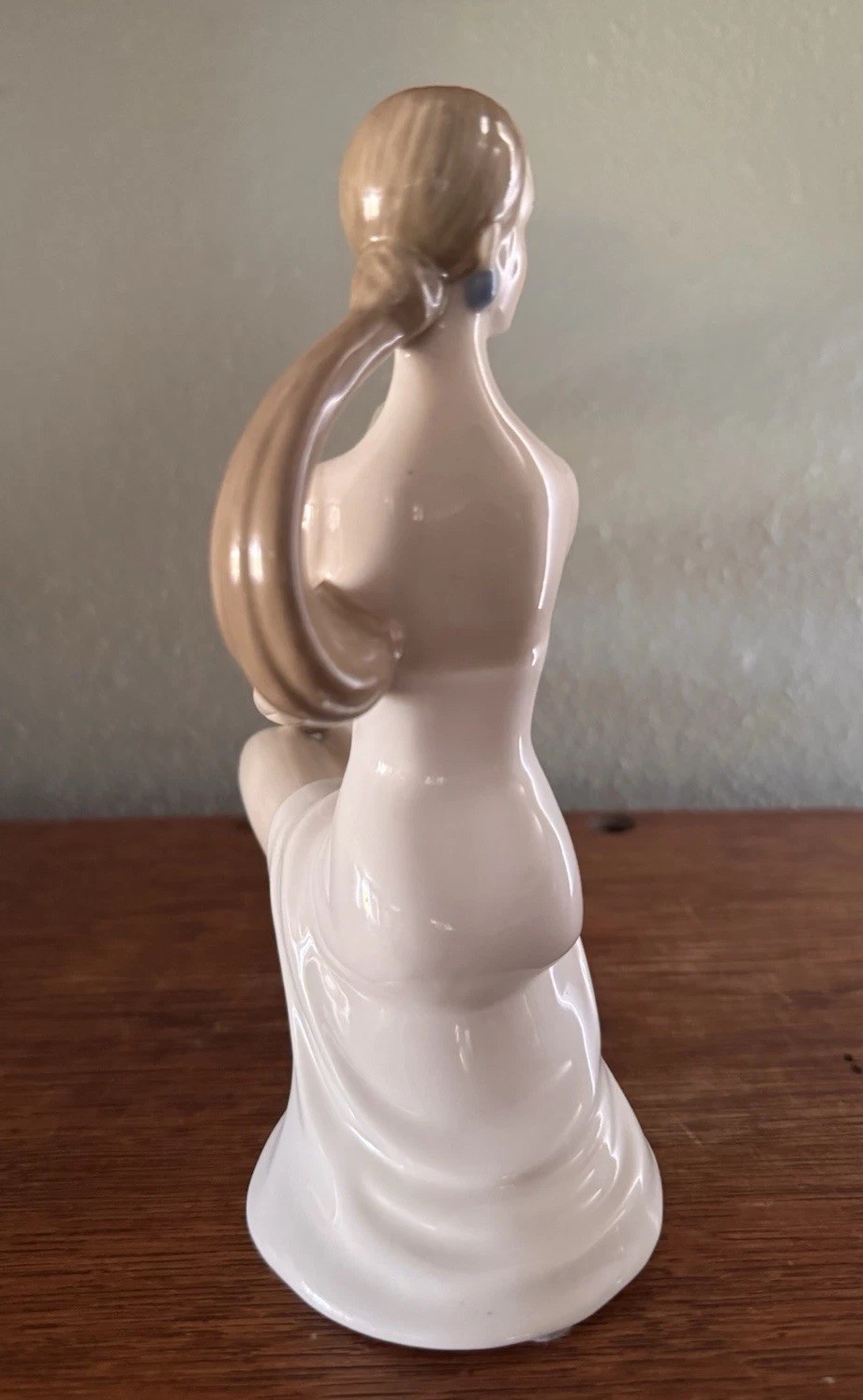 McWilliams Posing Lady Woman Kneeling 6.5″ High Porcelain Figurine