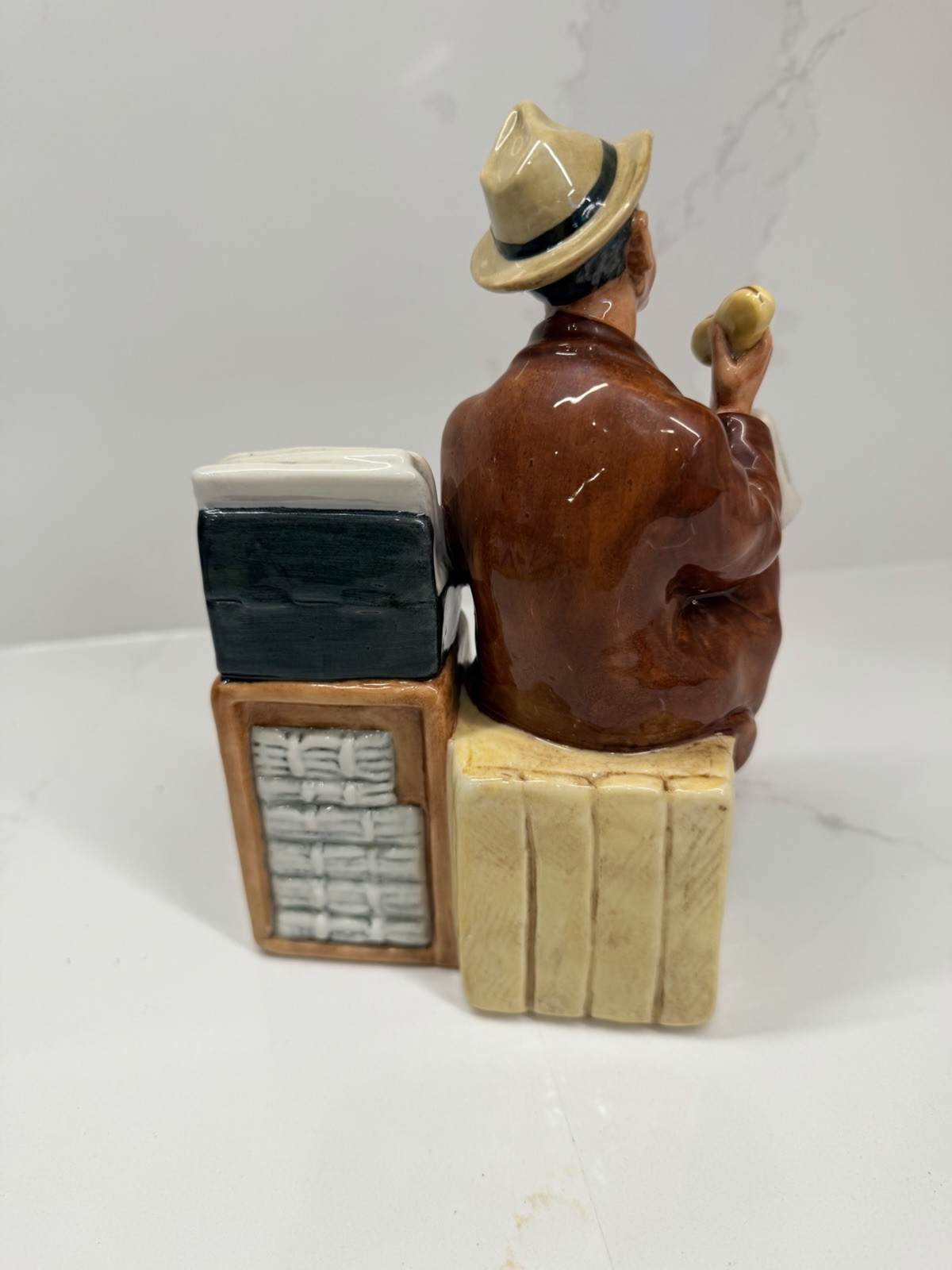 Royal Doulton 1976 Stop Press HN2683 Character Figurine Newspaper Seller