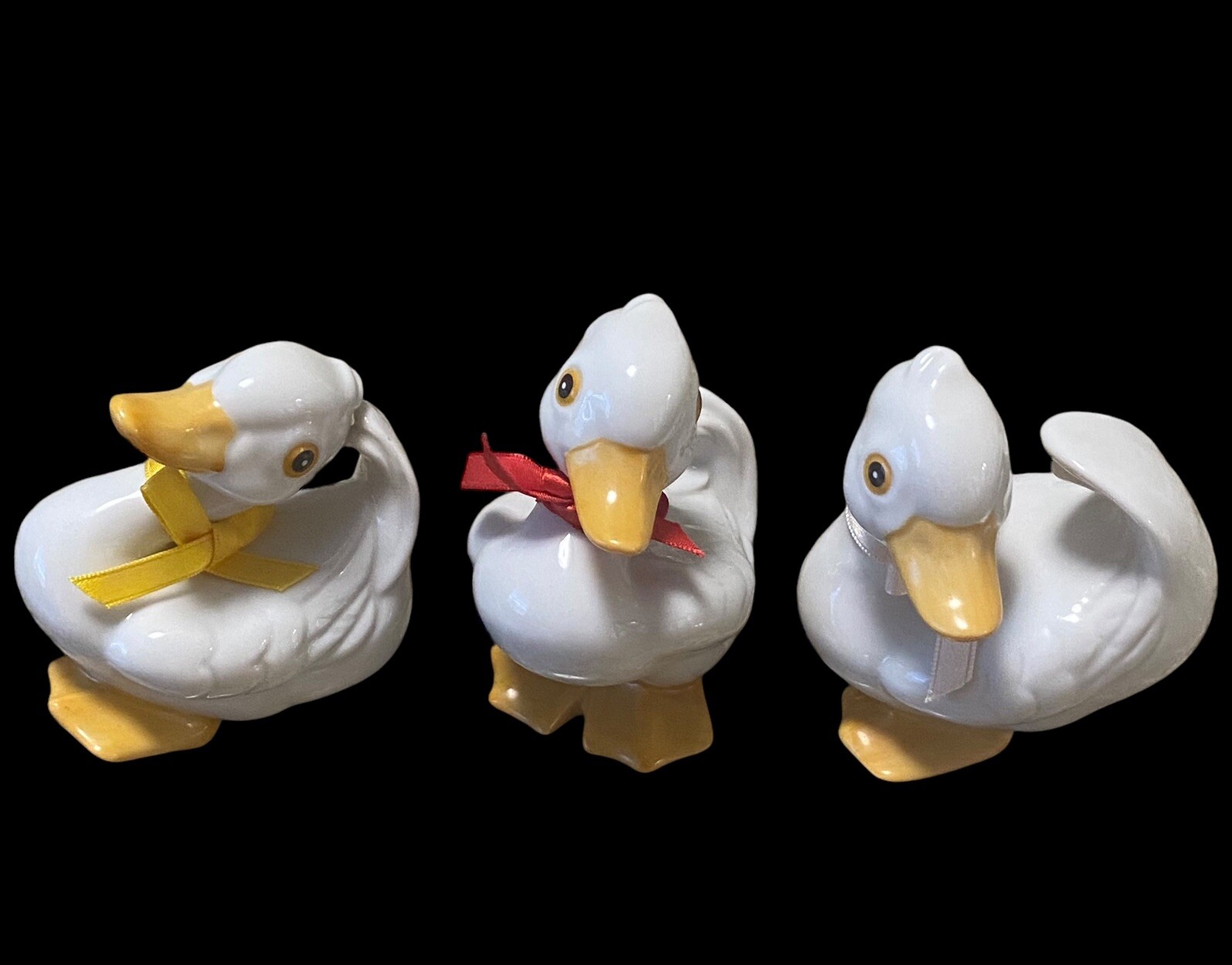 HOMCO #1414 Set of 3 White Ducks / Ducklings – 3.25″ Ceramic Porcelain Figurines