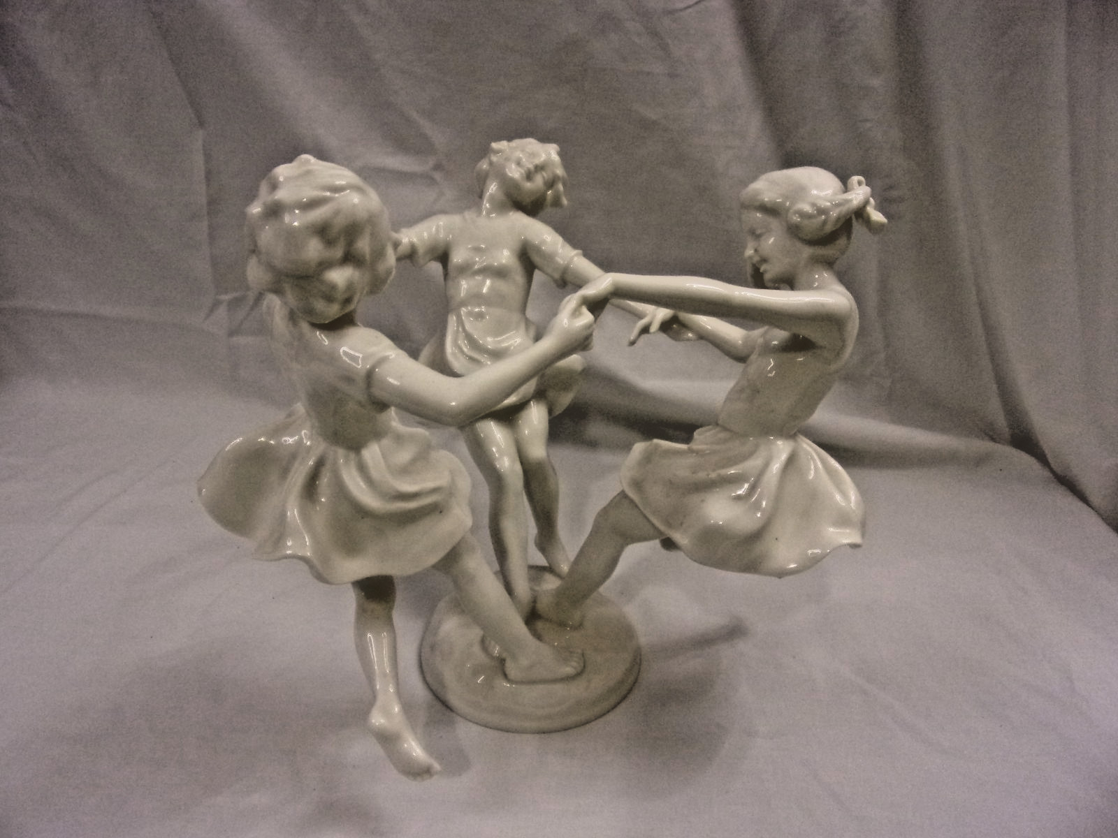 “MAY DANCE” LORENZ HUTSCHENREUTHER KARL TUTTER 3 GIRLS DANCING GERMAN PORCELAIN