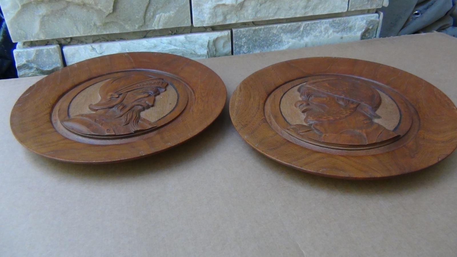 PAIR ANTIQUE GERMAN WOOD CARVED ROUND PLAQUES WITH SOLDIERS PORTRAITS