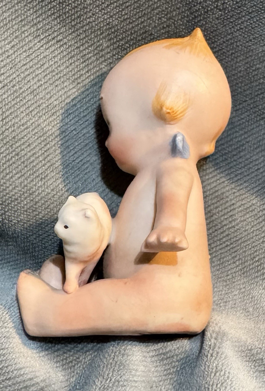 VINTAGE ROSE O’NEILL KEWPIE FIGURE WITH WHITE CAT ON LAP MADE IN GERMANY