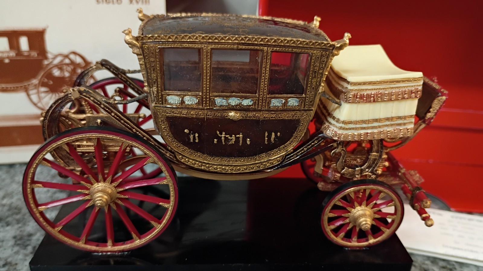 VTG. Miniature DE LA Carroza DE Concha Carriage Plastic Model In Box New