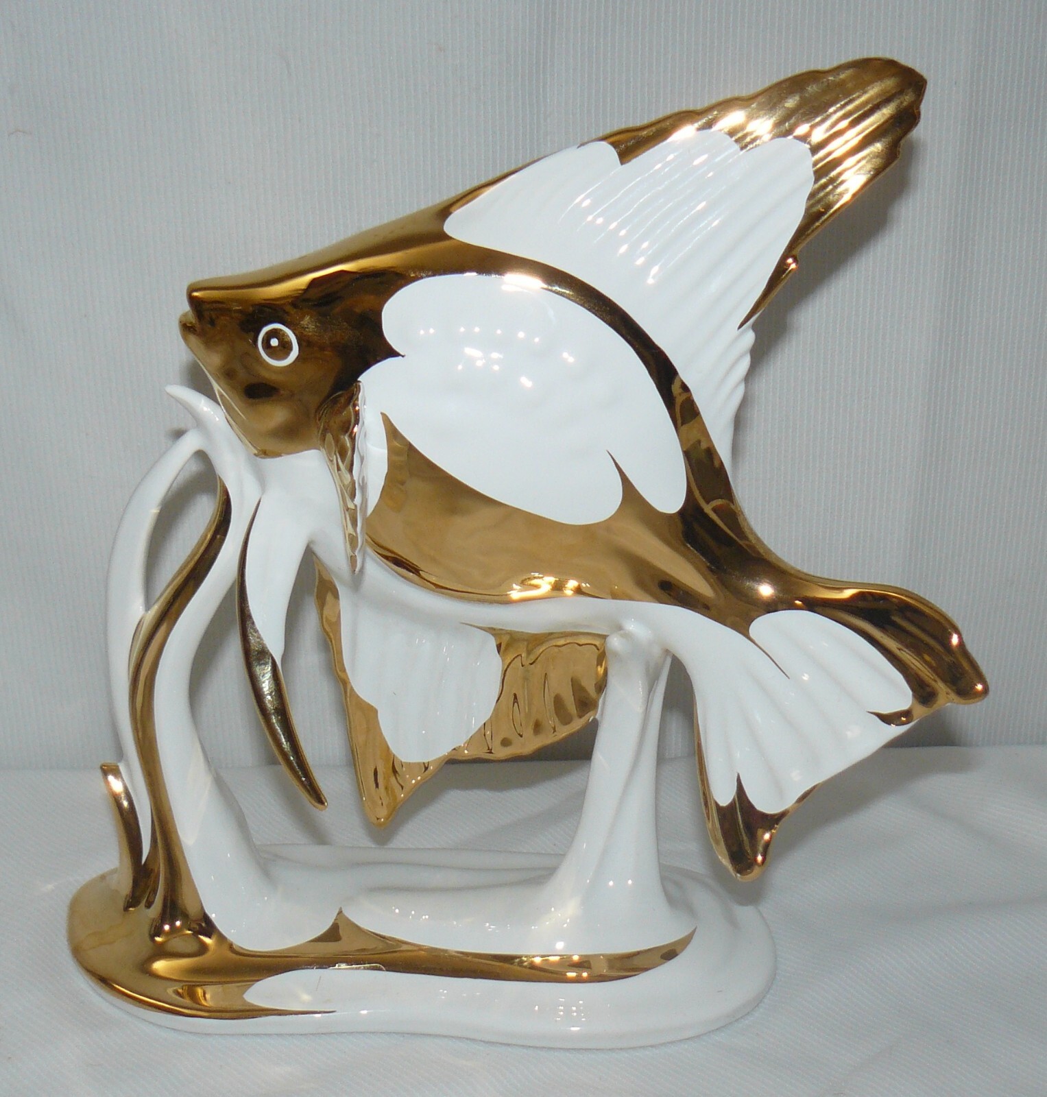 Porcelain Angel Fish Italy Statue 10×9″ W/ Flaw White 24k Gold Trim