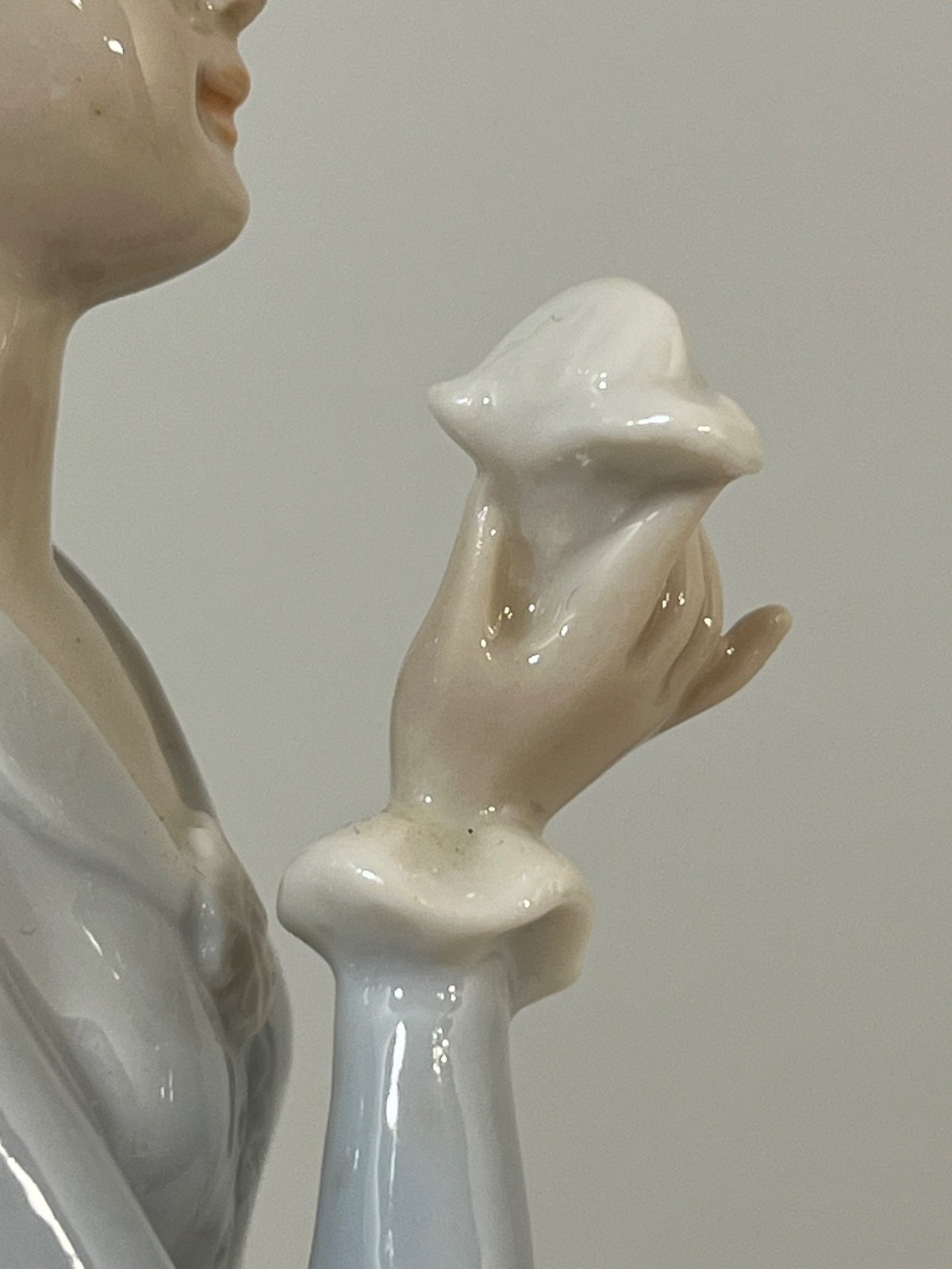 Ethan Allen Porcelain Figurine Woman in Blue and White Dress with Parasol F007A