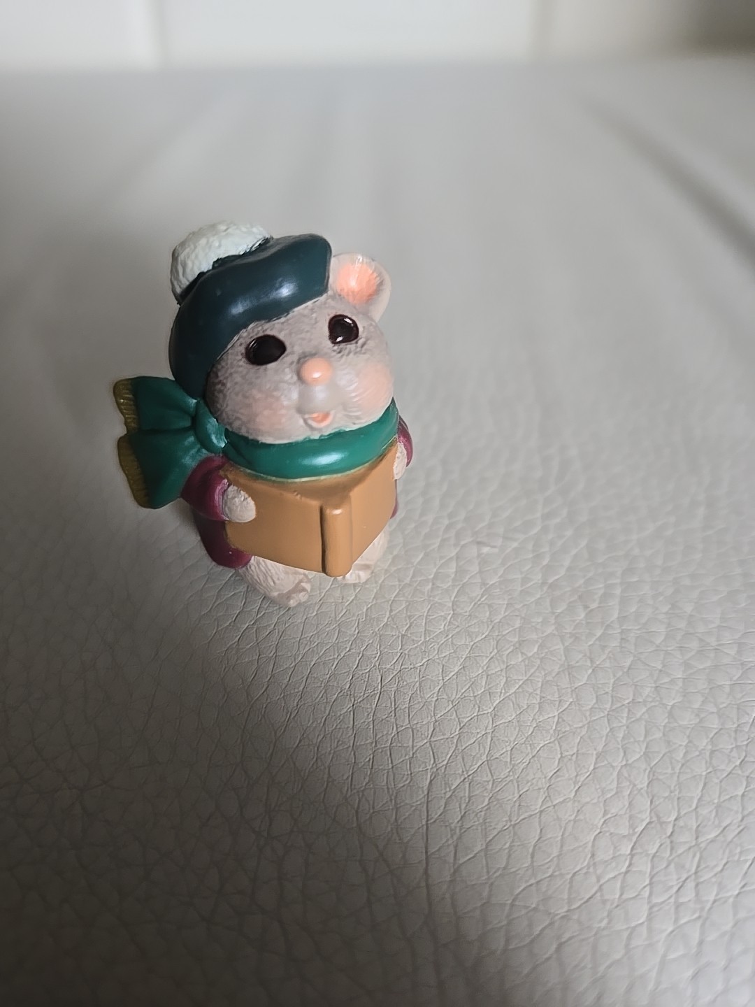 Merry Minatures – Hallmark – Vtg. 1995 X-mas Caroling Mouse Figurine