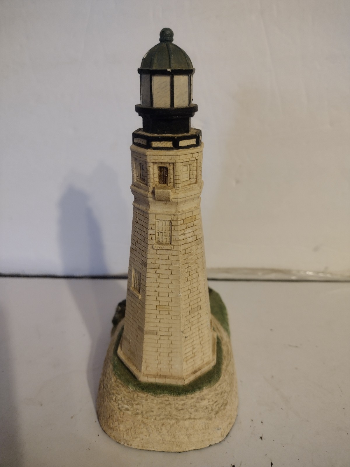 Harbour Lights Buffalo New York #122, 1991, No. 4495 / 5500 6.75 In Tall