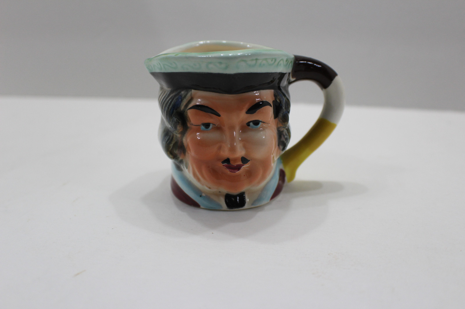 Vintage UNBRANDED Little Face Mug Bowl Royal Doulton? Japanese? Toby?