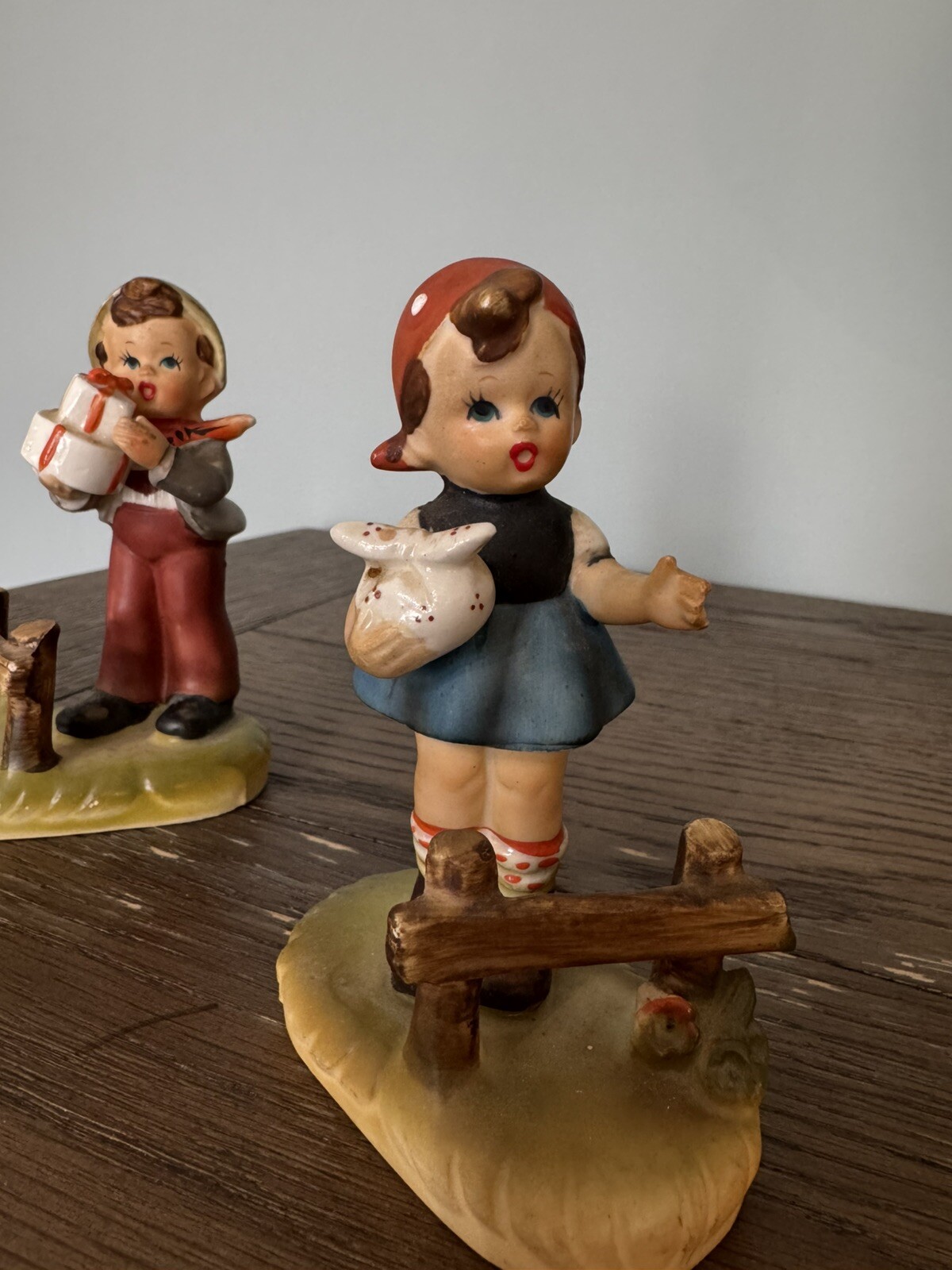 erich stauffer figurines Visiting Boy With Present And Girl With Sack