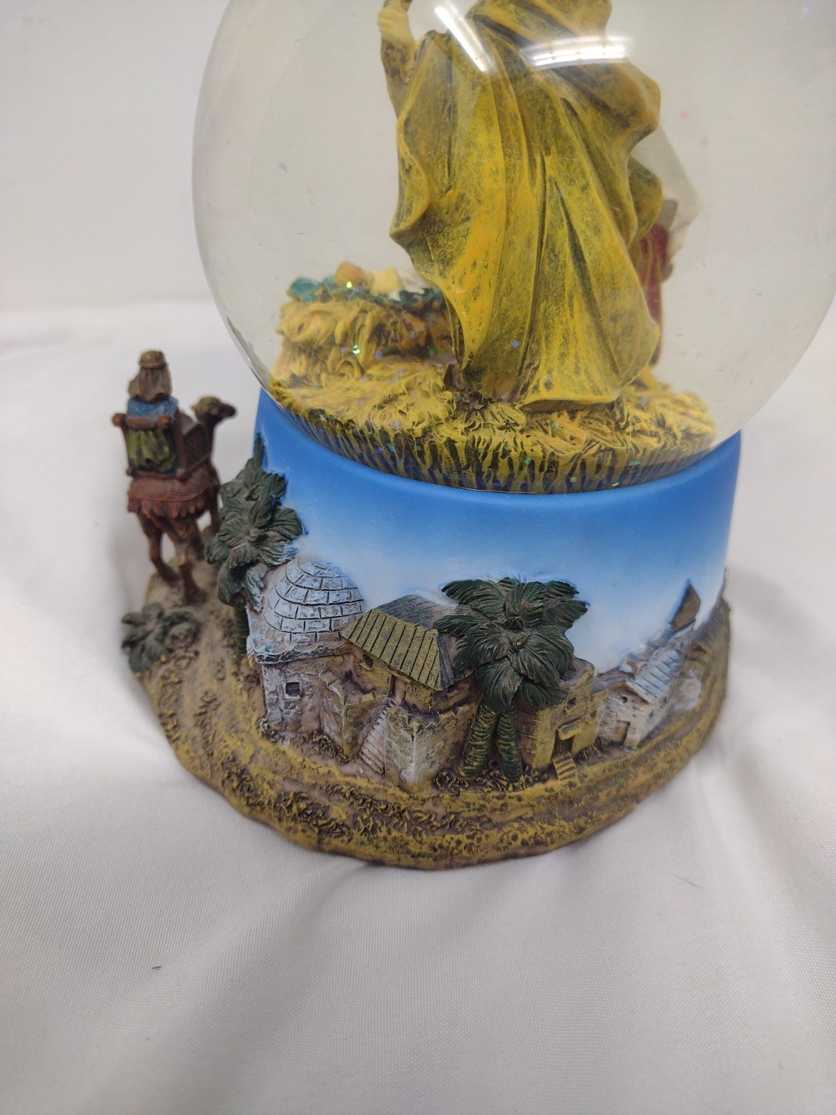 San Francisco Music Box Company Snow globe ” Oh, Little Town Of Bethlehem”