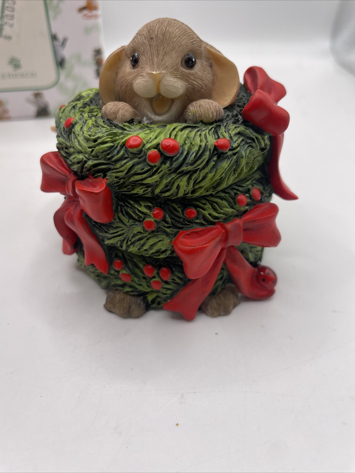 Charming Tails ‘THE WREATH-IN FOR THE SEASON” CHRISTMAS MOUSE New In Packaging!