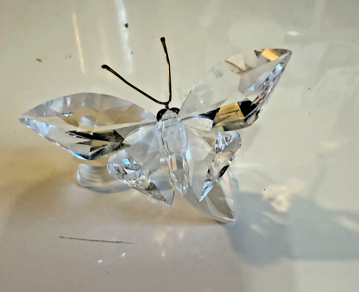 Swarovski Crystal Butterfly on Frosted Leaf Figurine 182920 7615 NR 003 Retired
