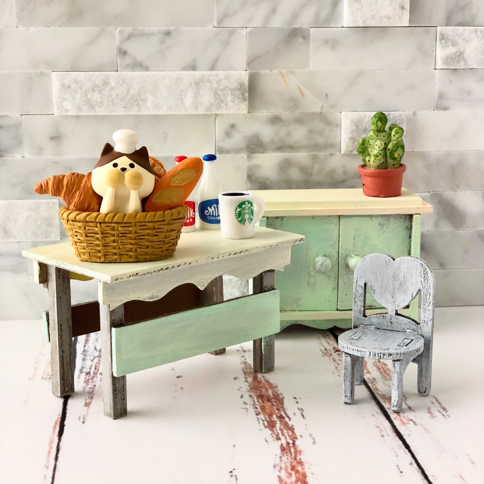 Basket Cat/Concombre DECOLE/Hand painted Home Decor/Gift for Cat lovers