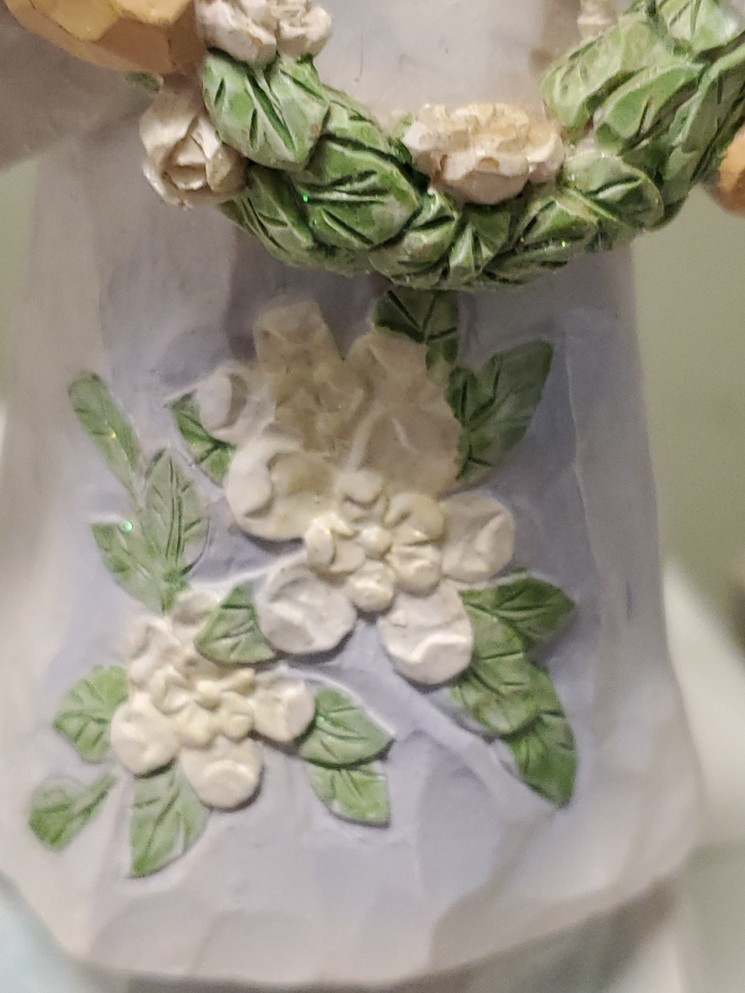 Angel Accents By Roman Inc. 7″ Tall, Holding a wreath of flowers, 2001 9A