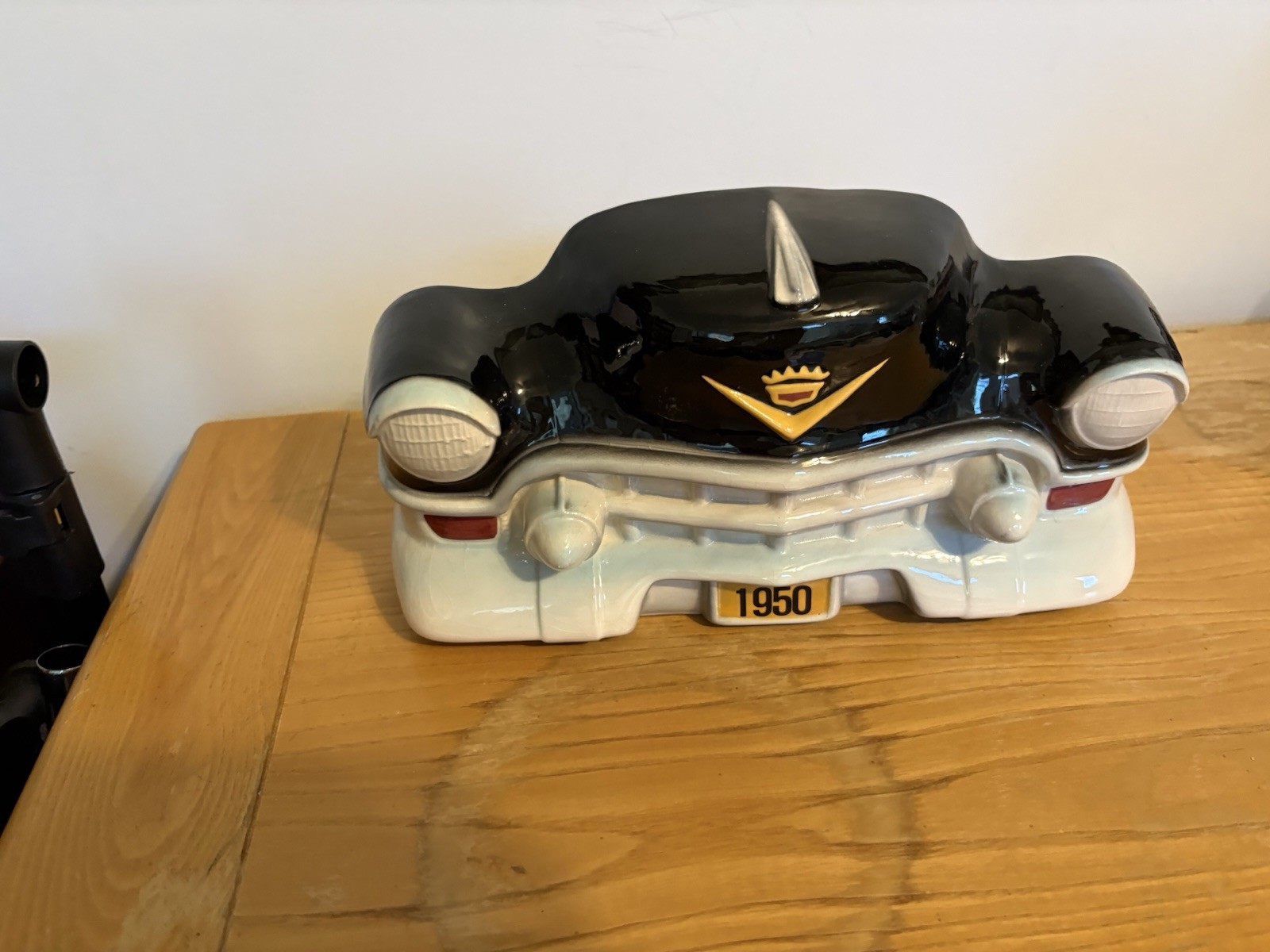 Vintage 1950s Ceramic Car Front Figurine Glossy Black/White w/Gold Red