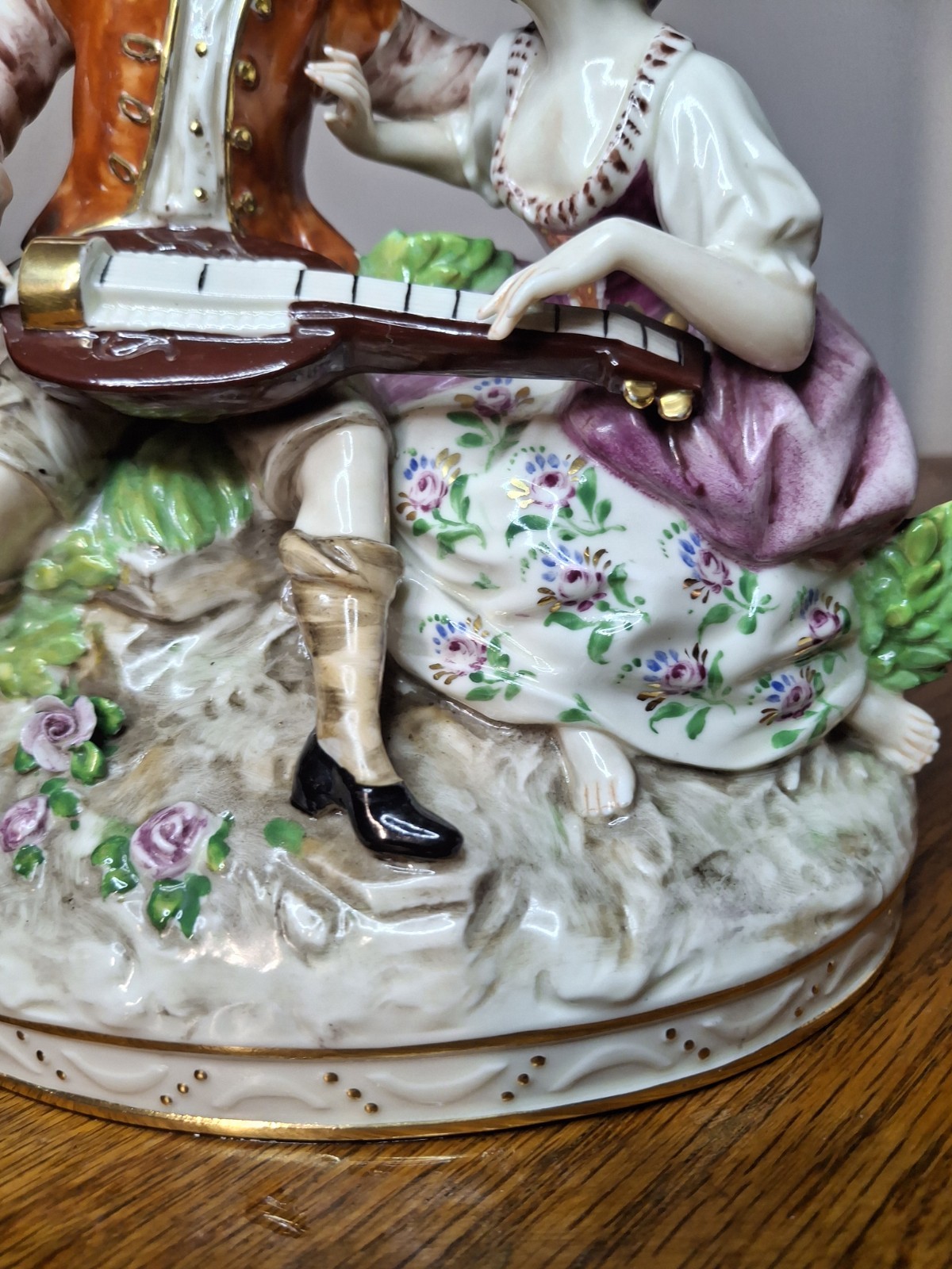 Capodimonte porcelain italy Couple Playing The Hurdy Gurdy Instrument 1611 Stamp