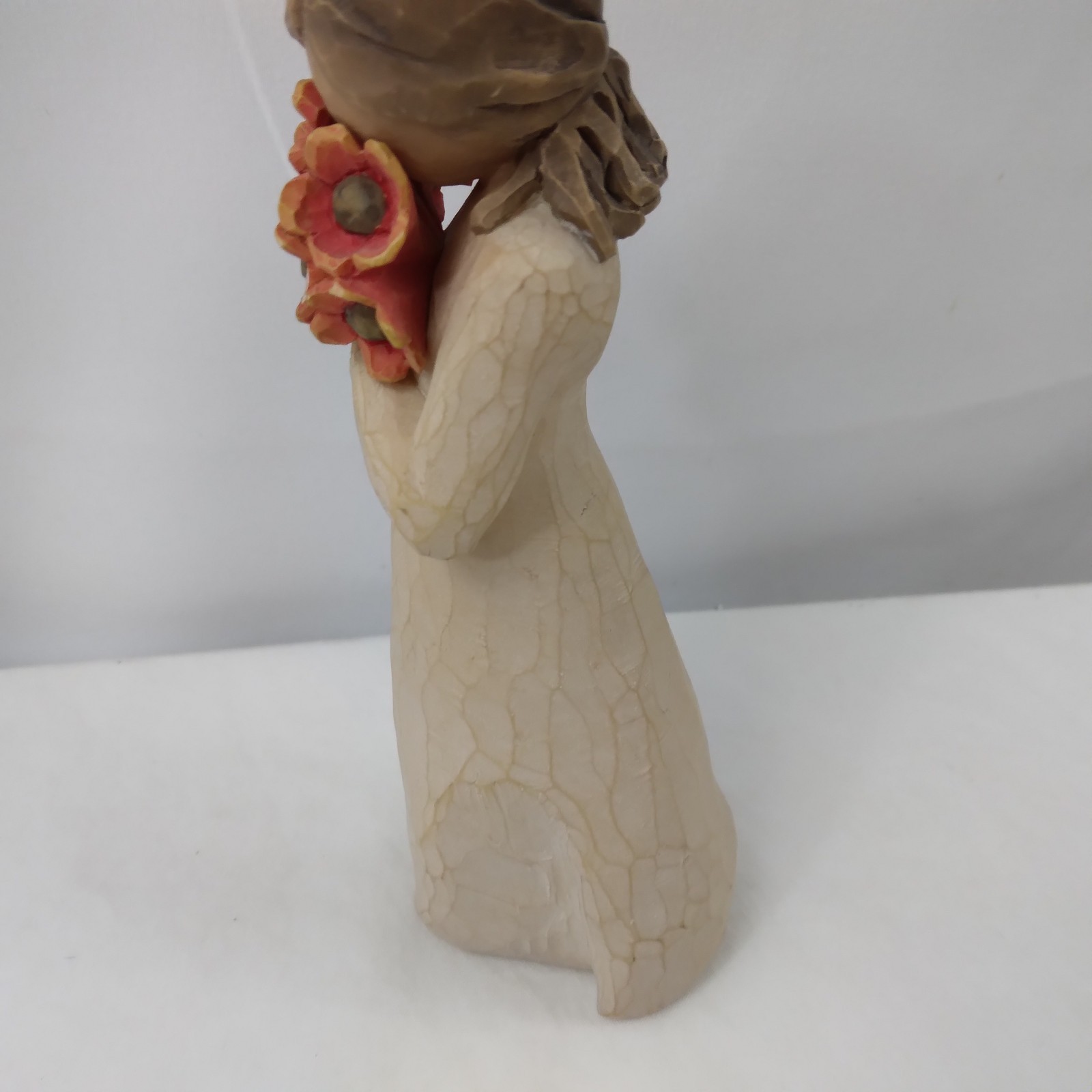 Willow Tree 5” Demdaco Figurine Holding Flowers “Surrounded By Love” Susan Lordi
