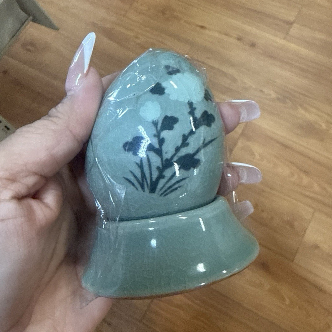 Blue & Black Glossy Ceramic Floral Collector Egg Figurine, Unboxed, 1-Pack