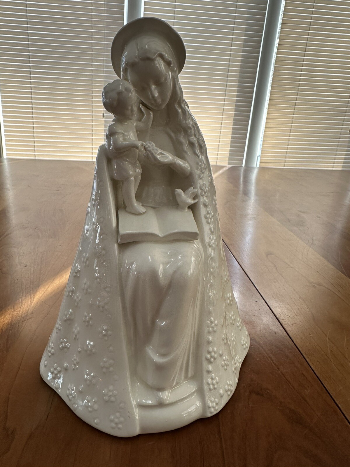 Goebel Hummel Figurine Flower Madonna 10/1 Mary Baby Jesus 9 1/4” Germany White