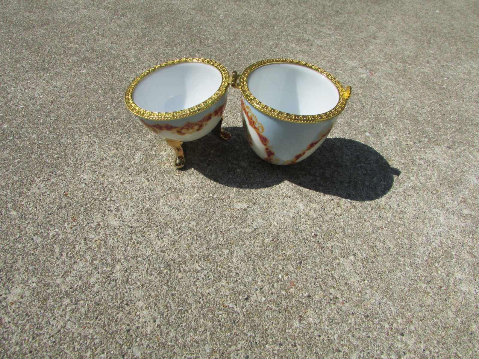 Porcelain Hinged Gold Tone Gilded Egg w/Courting Couple Trinket Ring Keeper