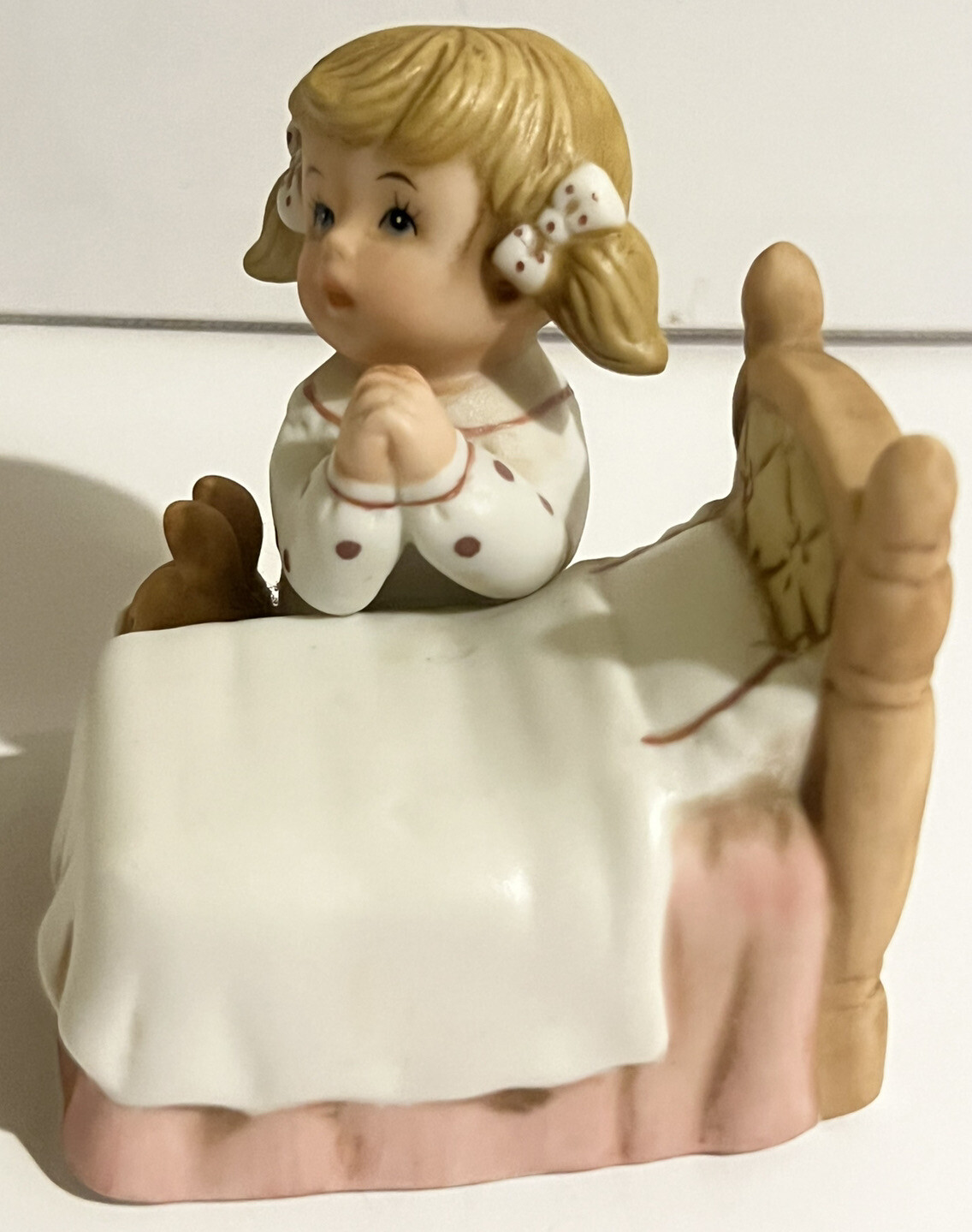 Homco Vintage Praying Girl Ceramic Figure Kneeling at the Bed Thailand #1420