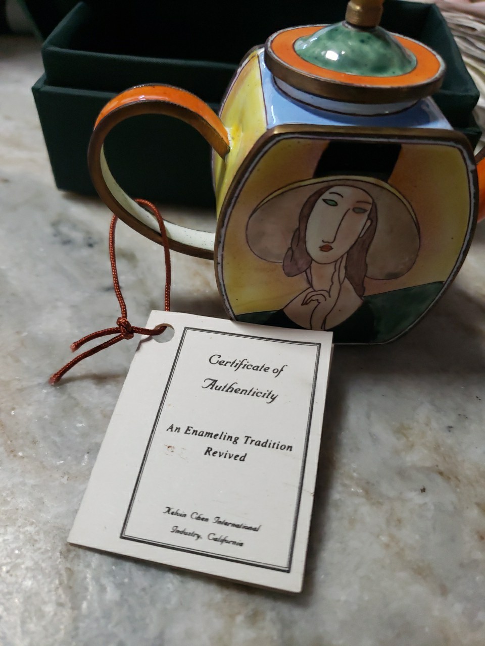 Teapot – Kelvin Chen Miniature – Beautiful Portrait w/box & COI HTF # 1720