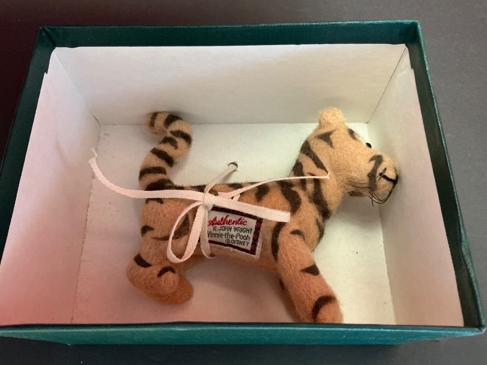 R John Wright #2114/3500 Winnie The Pooh – Pocket Tigger With Box