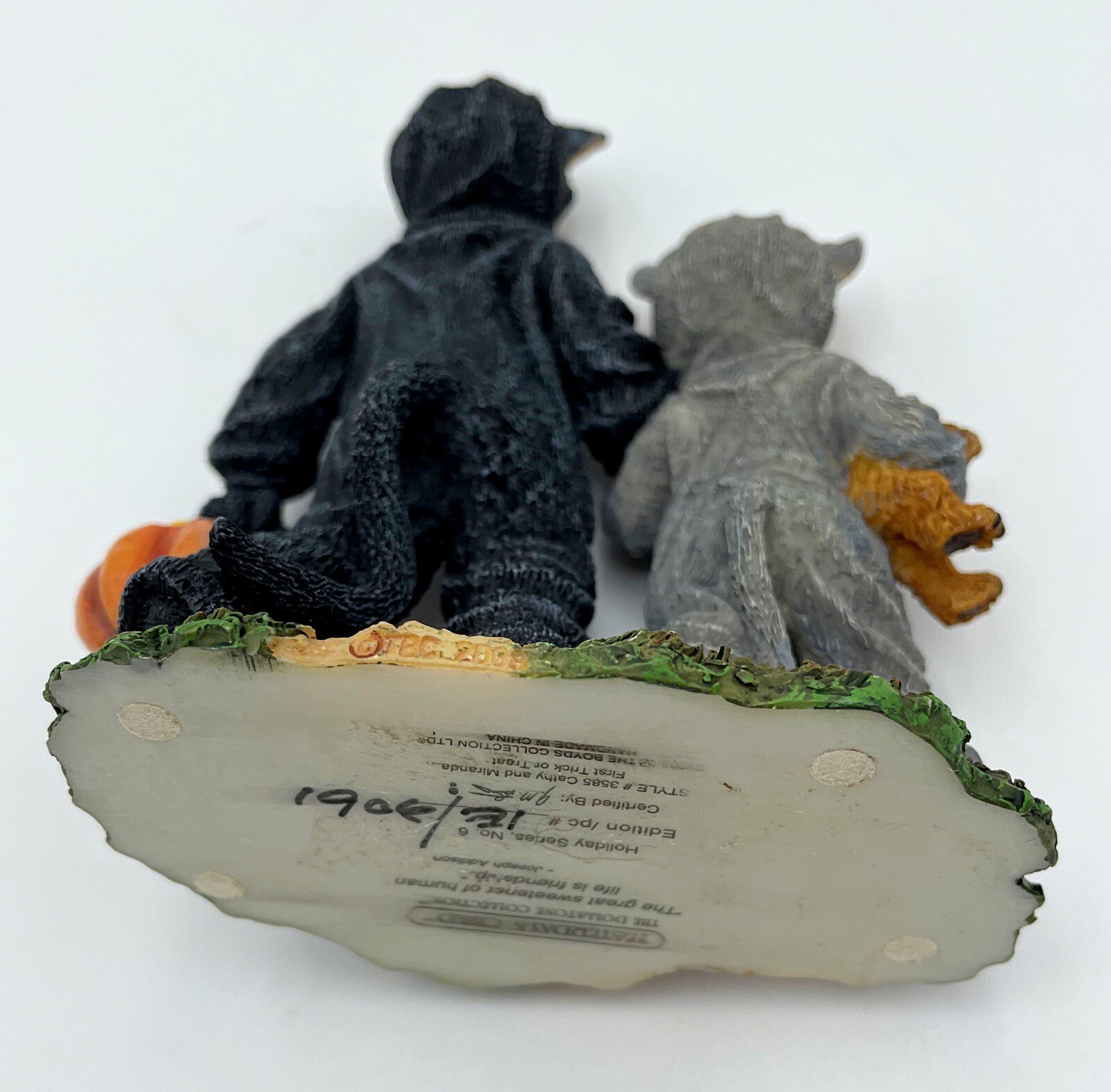 The Boyds Bears #3585 Holiday Series Resin Halloween Cathy & Miranda Edition 1E