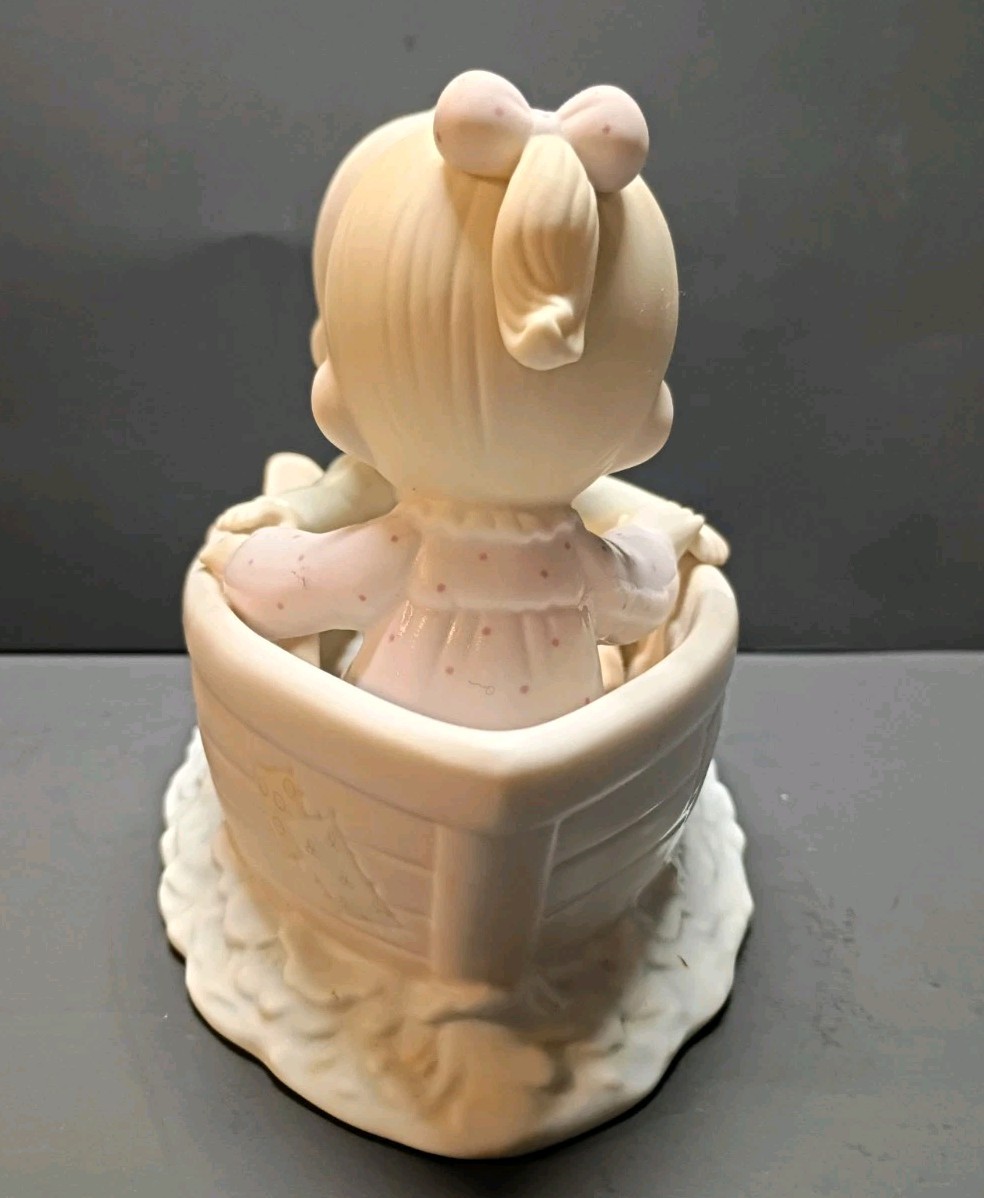 Precious Moments Figurine “Friends Never Drift Apart” 100250 – 1985