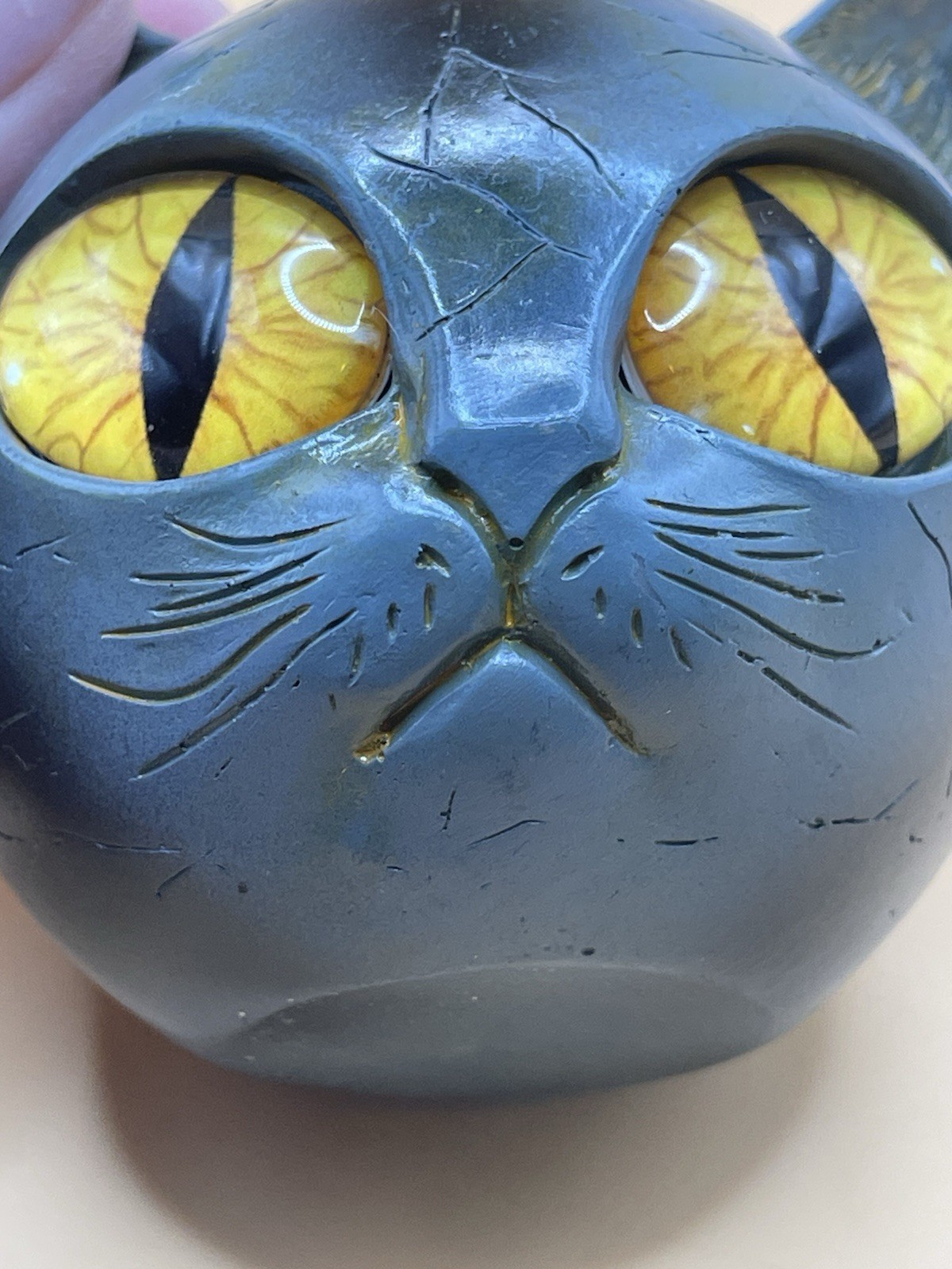 Hand-Painted Resin Marble Texture Cat Head Gothic Theme Yellow Eyes Faux Stone