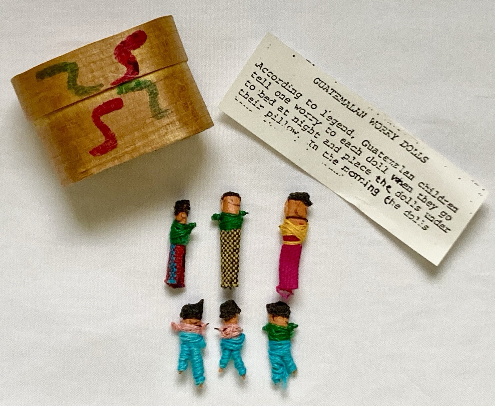 Vtg Guatemalan Worry Dolls Handmade Folk Art Set of 6 w/ Painted Box Instruction