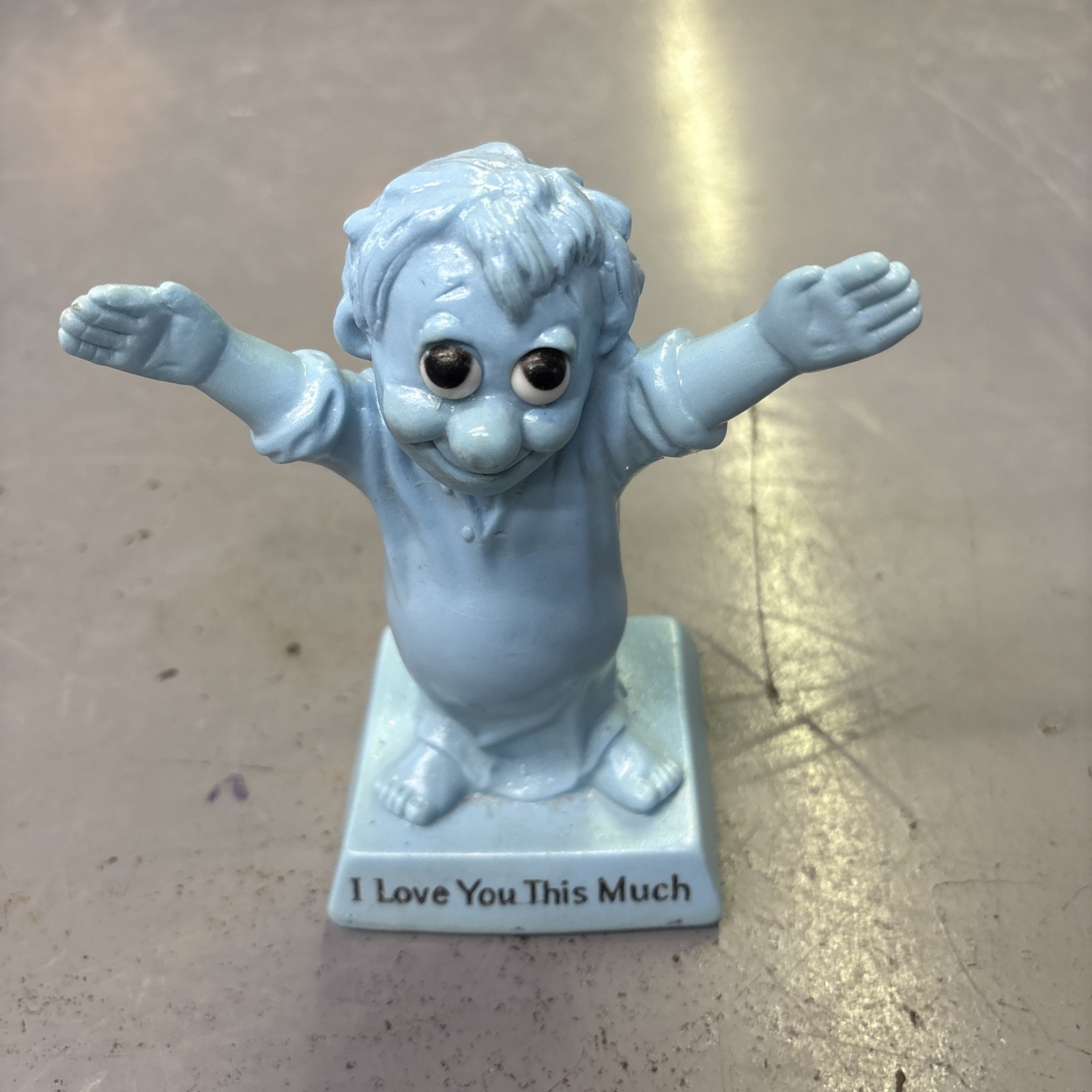 Vintage I LOVE YOU THIS MUCH Russ Berrie 1970 Blue Resin Figurine