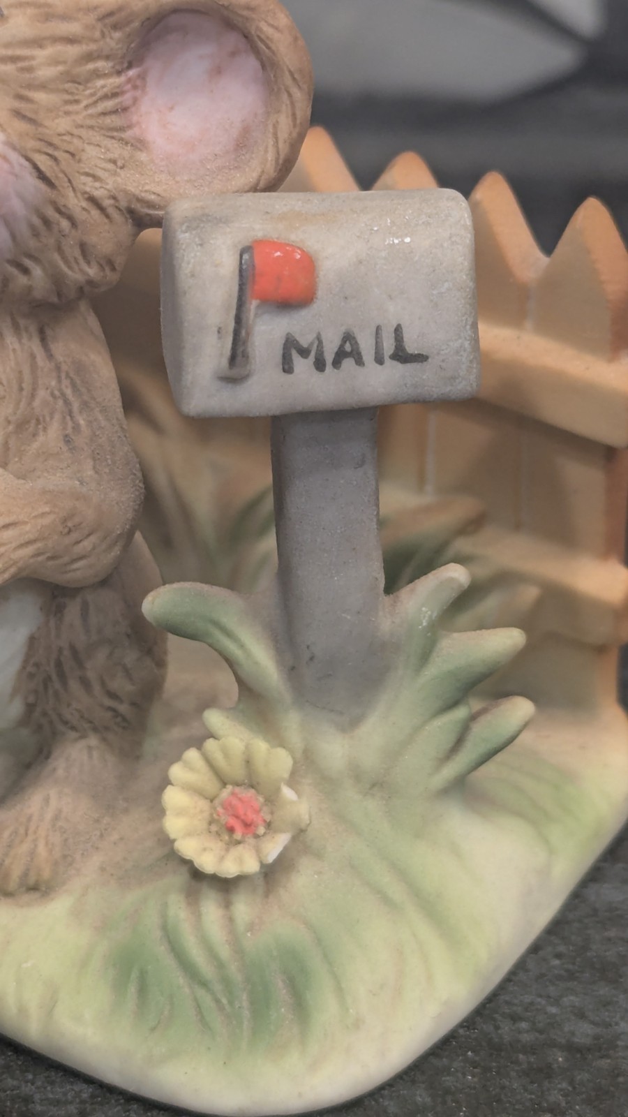 Suzy Zoo 1977 E-9243 Mouse And Mail Box Figurine/Mail Holder 3”