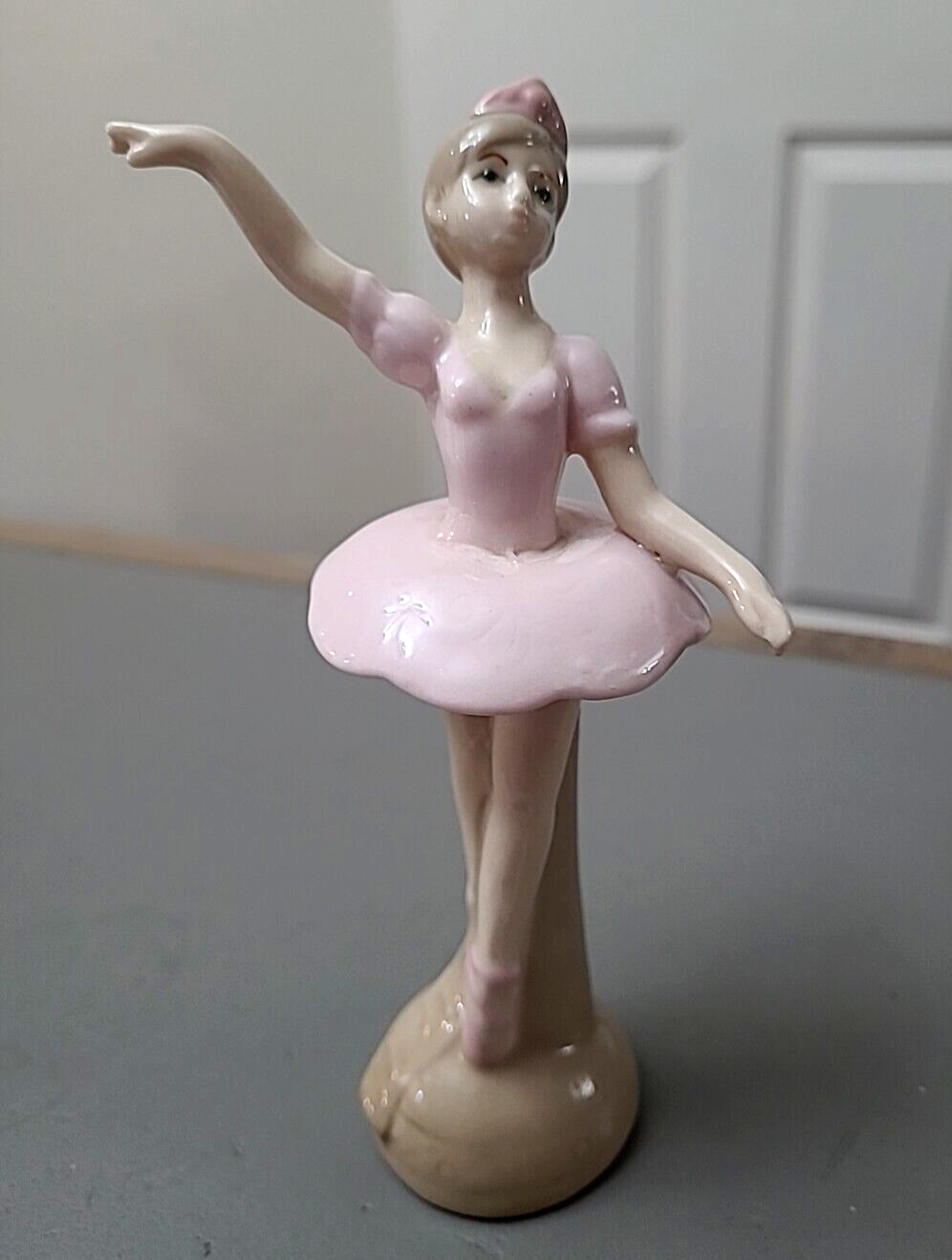 Beautiful Pink Porcelain Ballerina Figurine 15 cm