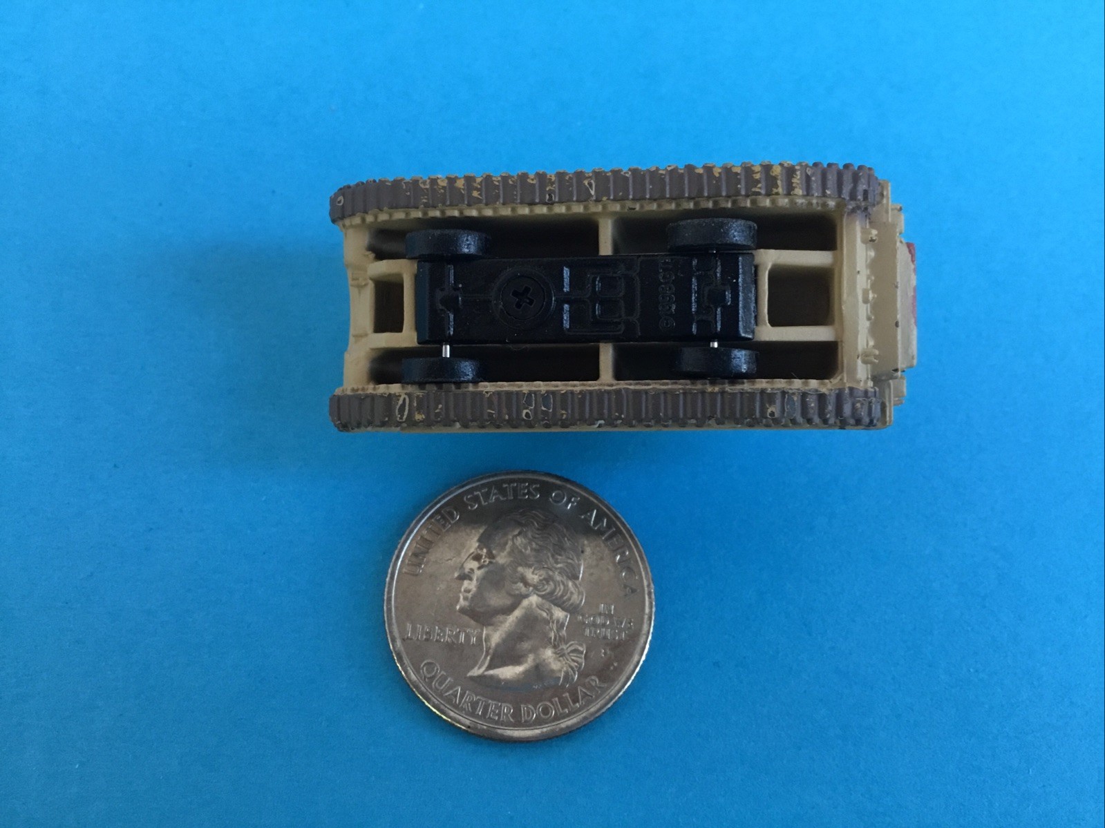 GREAT TOYS INC. GTI 2″ l x 3/4″ w x 1″ t Tan Plastic Micro Machine Tank 1998