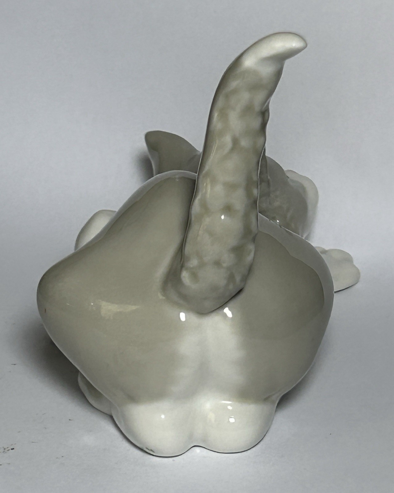 Lladro Retired Attentive Cat “Play with Me” #5112 1981 First Issue Surface Crack