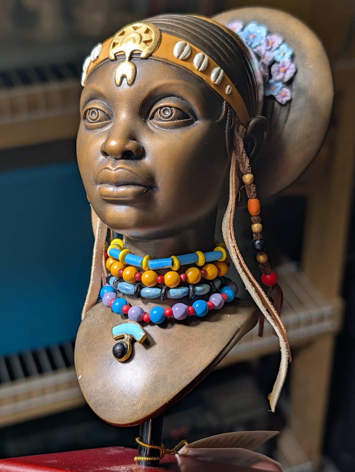2006 THOMAS BLACKSHEAR DEPT 56 AFRICAN AMERICAN – Faces of Beauty w/Tag