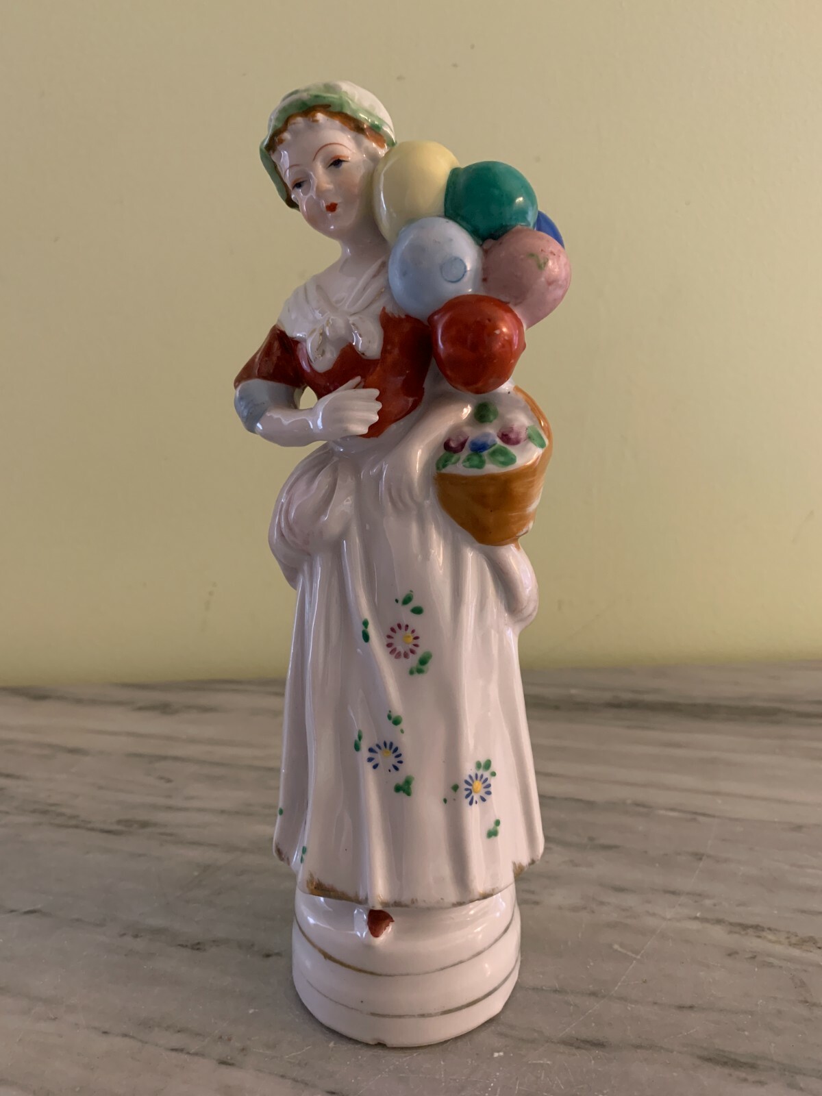 VINTAGE PORCELAIN BALOON SELLER LADY FIGURE