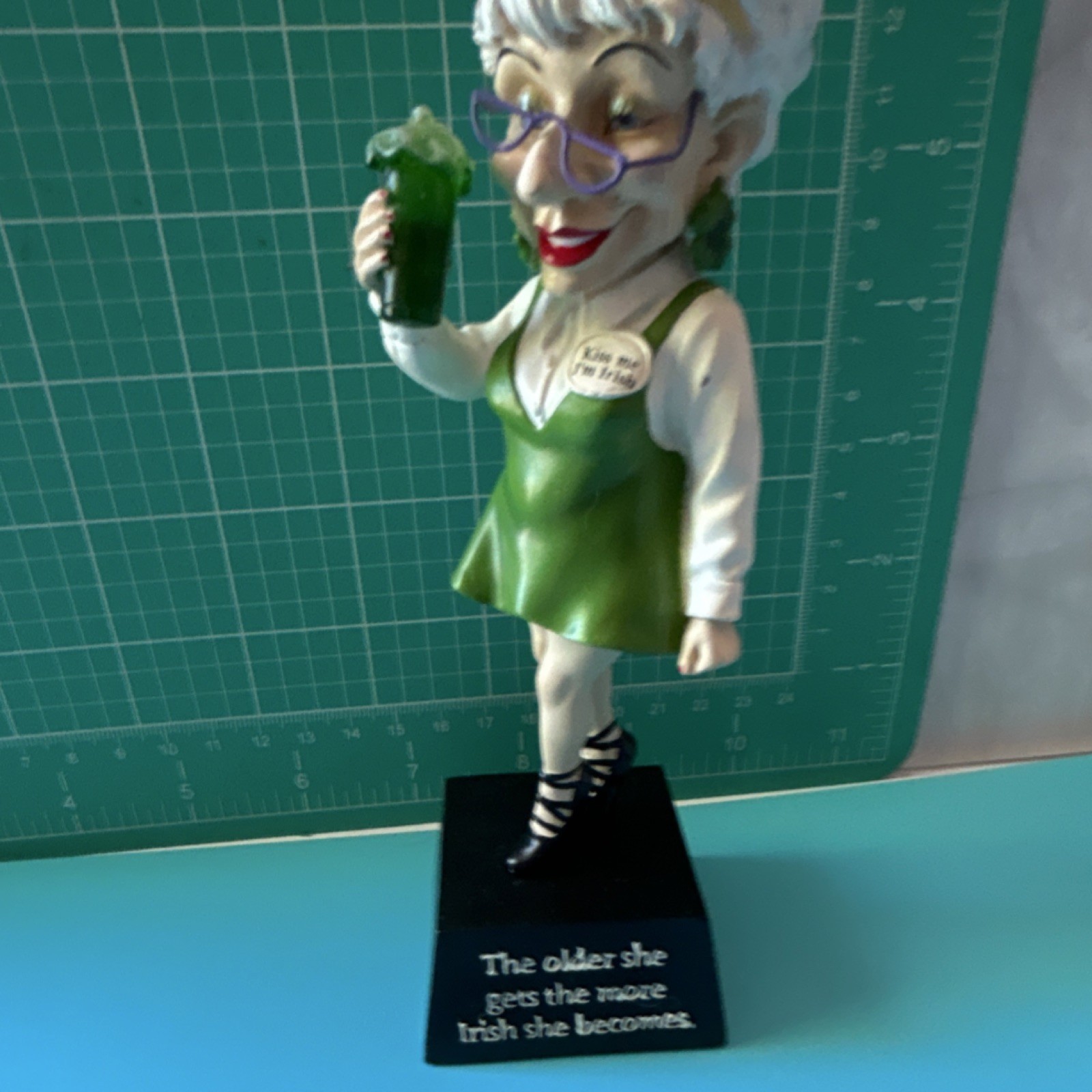 Westland Giftware Biddys Barmaid Figurine Resin 2005 #12816 Kiss Me I’m Irish