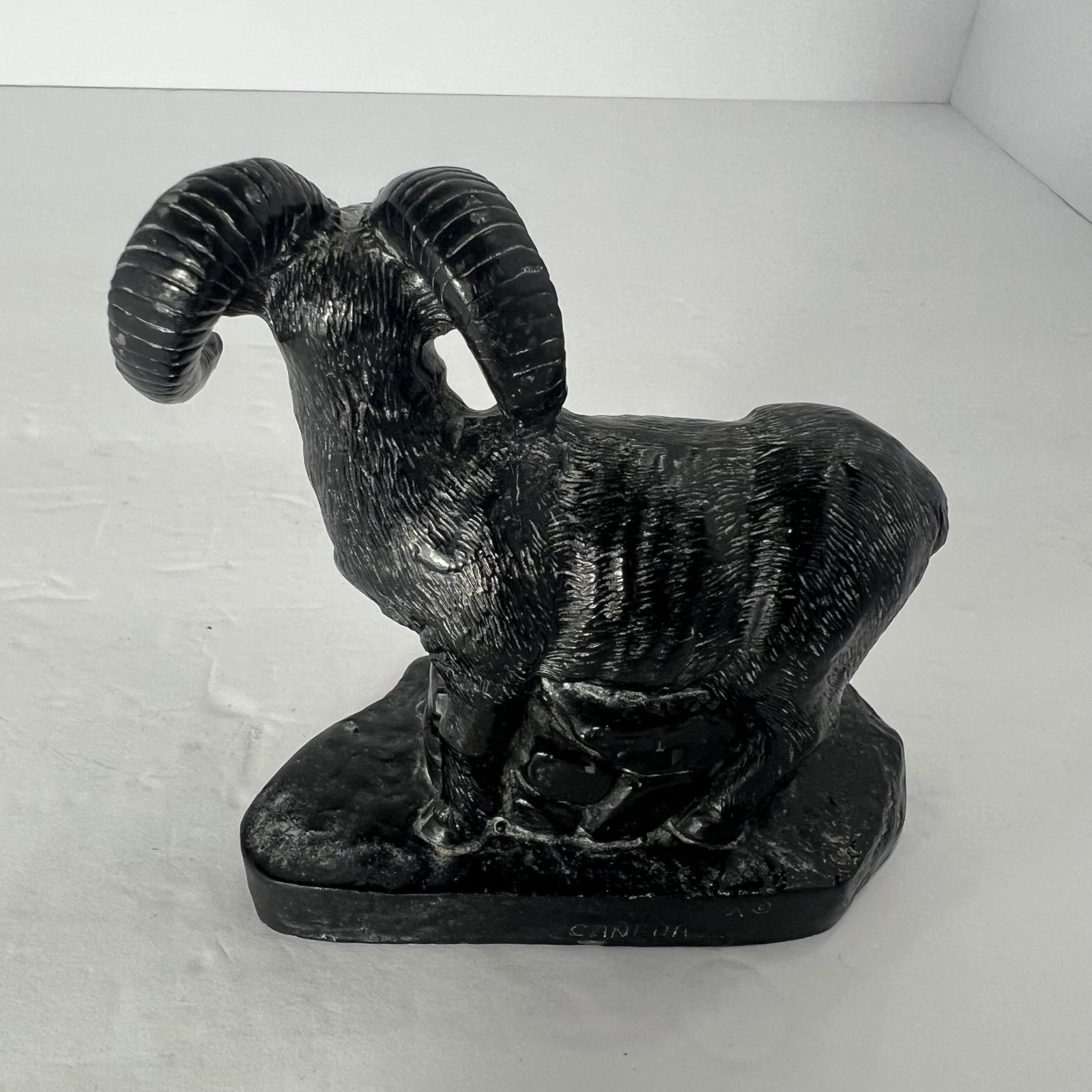 Vanstone Black Onyx Ram Figurine Made in Canada Mountain Sheep Carved Stone 4.5”