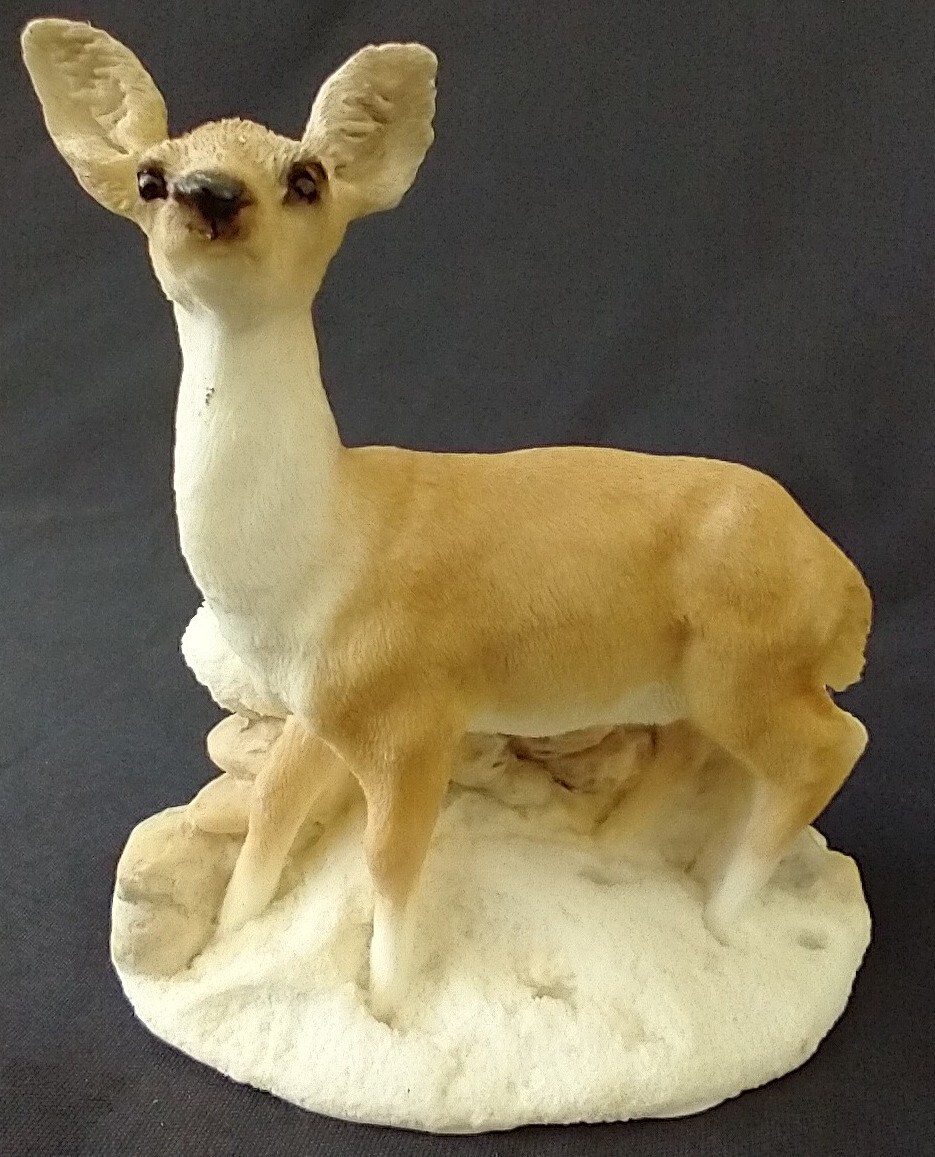 Stone Critters White Tail Doe Vintage 1995 Deer in Snow by Stone Fence SC-699