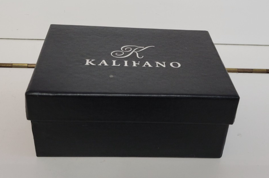 KALIFANO VANITY DOG FIGURINE WITH CRYSTAL AND GOLD TRIM 3.5 BY 5.25 INCHES